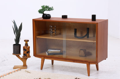 Vintage Nussbaum Vitrine | Mid Century Kommode mit Glasschiebetüren | 60er Jahre