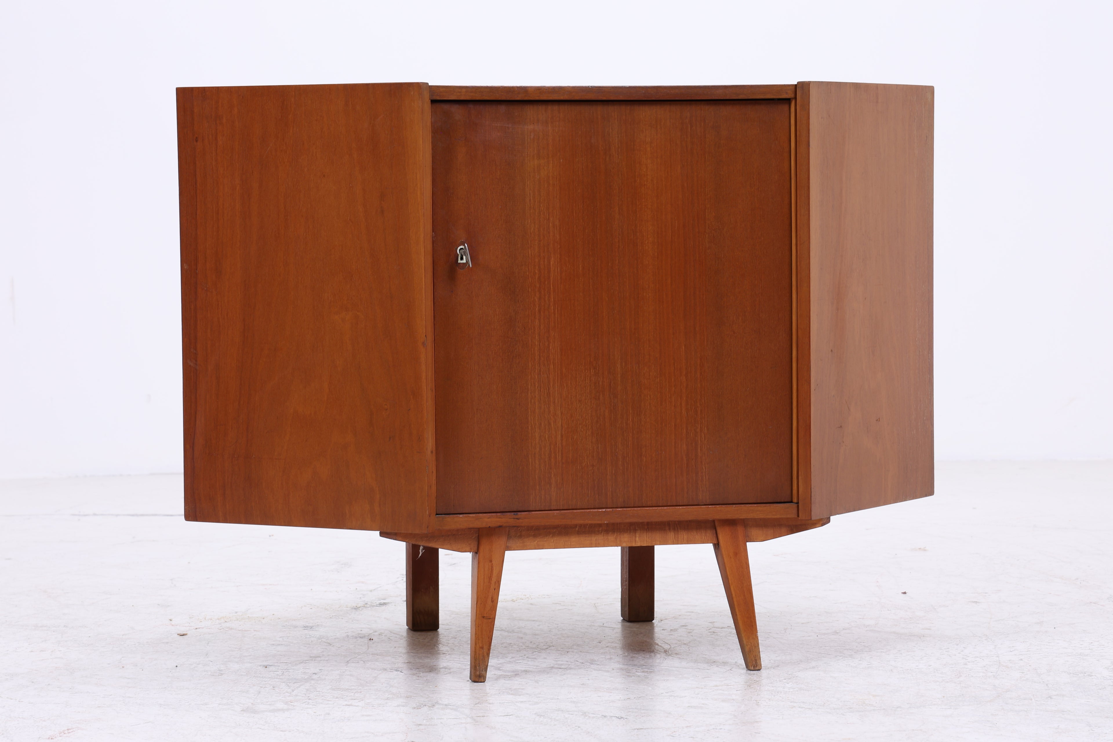 Vintage Eckkommode | Mid Century Eckschrank | 1960er Jahre