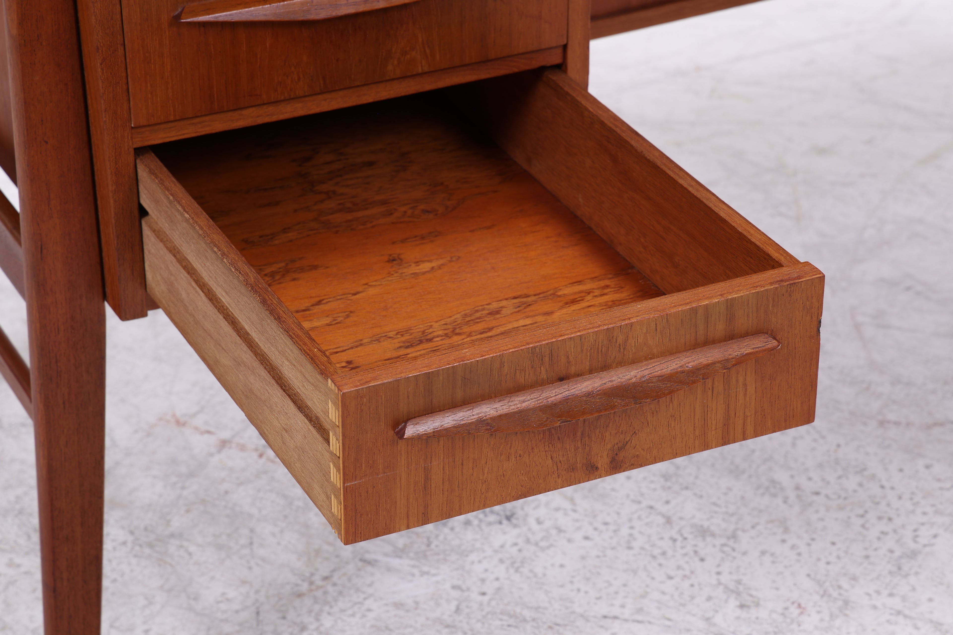 Vintage Teak Schreibtisch von Gunner Nielsen für Tibergaard | Mid Century Arbeitstisch | 60er Jahre