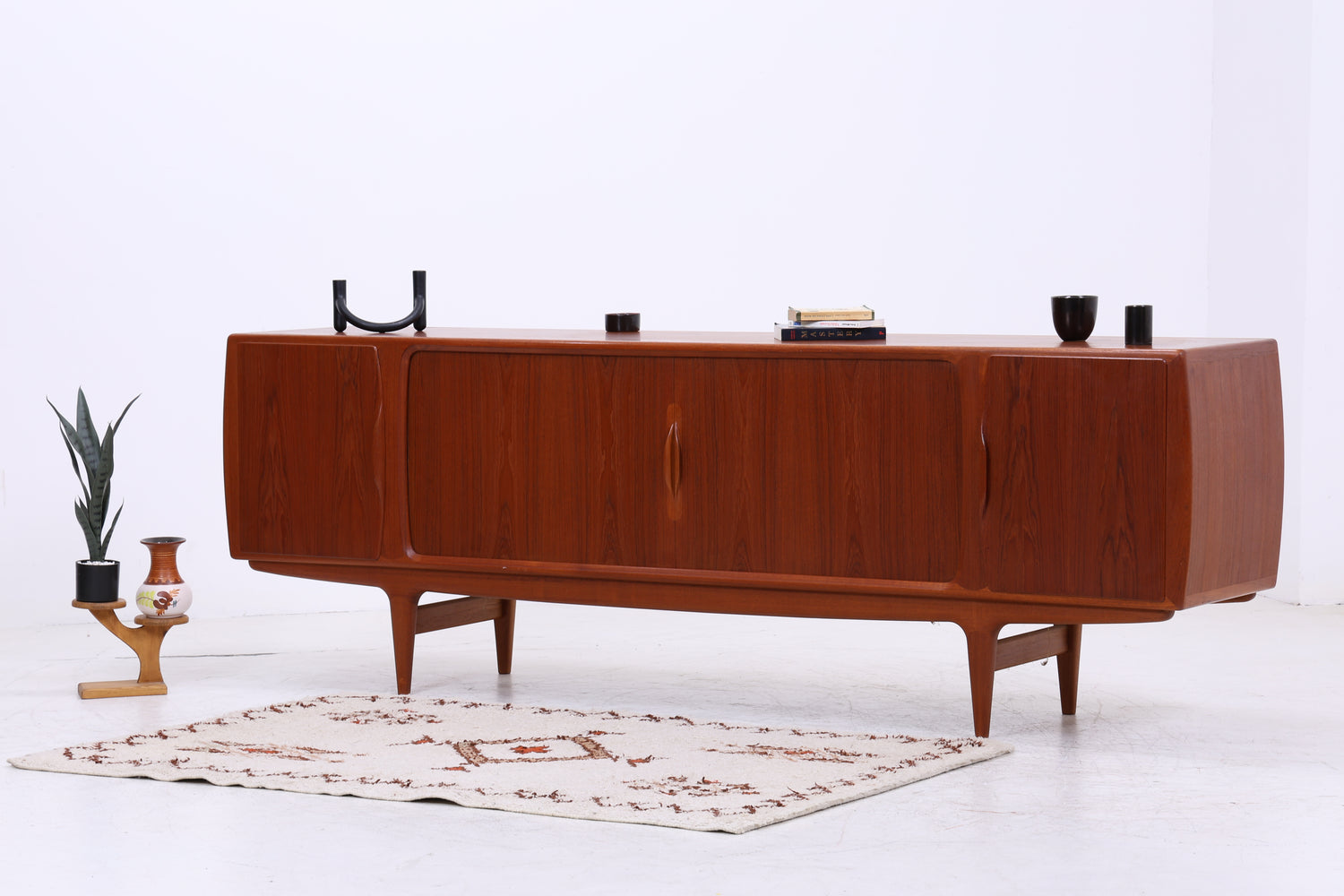 Johannes Andersen Modell 19 | Teak Sideboard | Danish Design