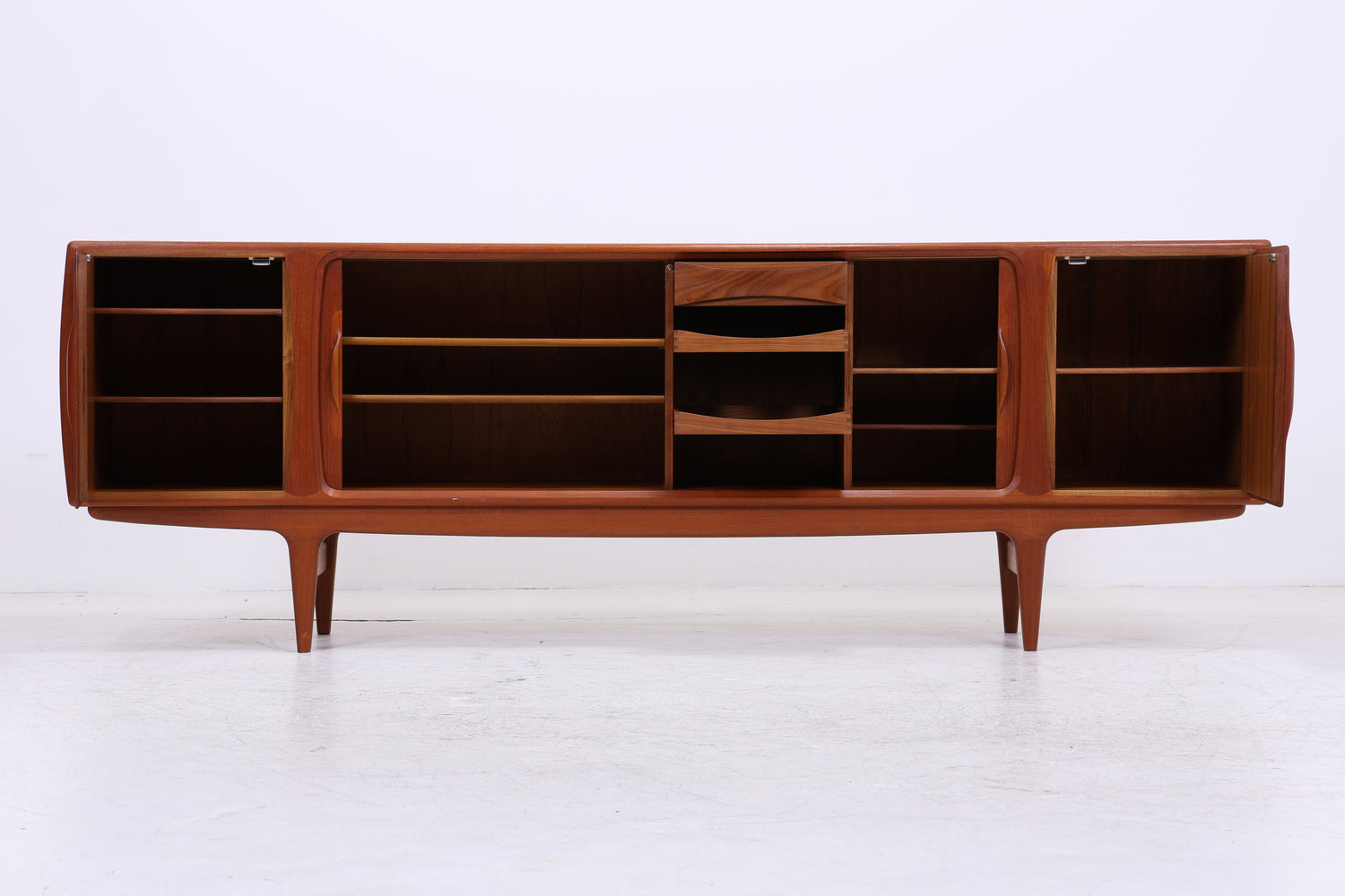 Johannes Andersen Modell 19 | Teak Sideboard | Danish Design