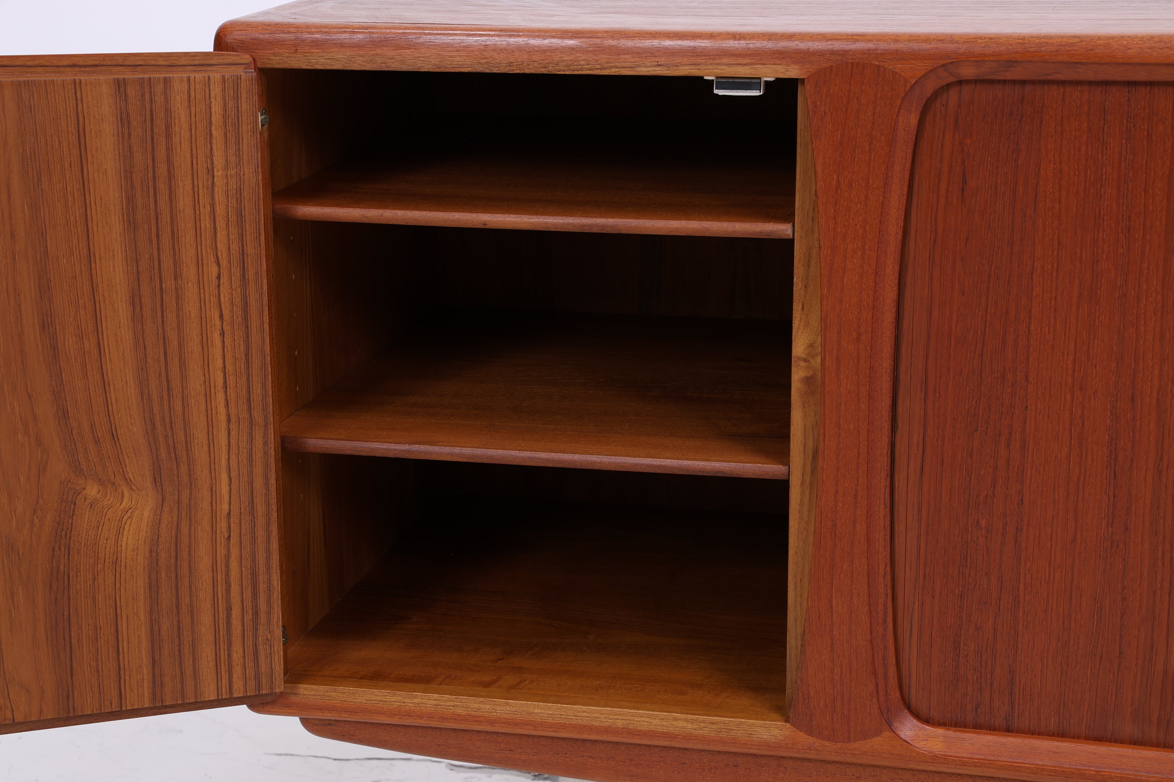 Johannes Andersen Modell 19 | Teak Sideboard | Danish Design
