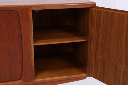 Johannes Andersen Modell 19 | Teak Sideboard | Danish Design