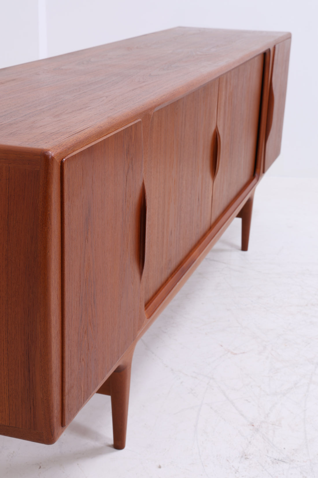 Johannes Andersen Modell 19 | Teak Sideboard | Danish Design