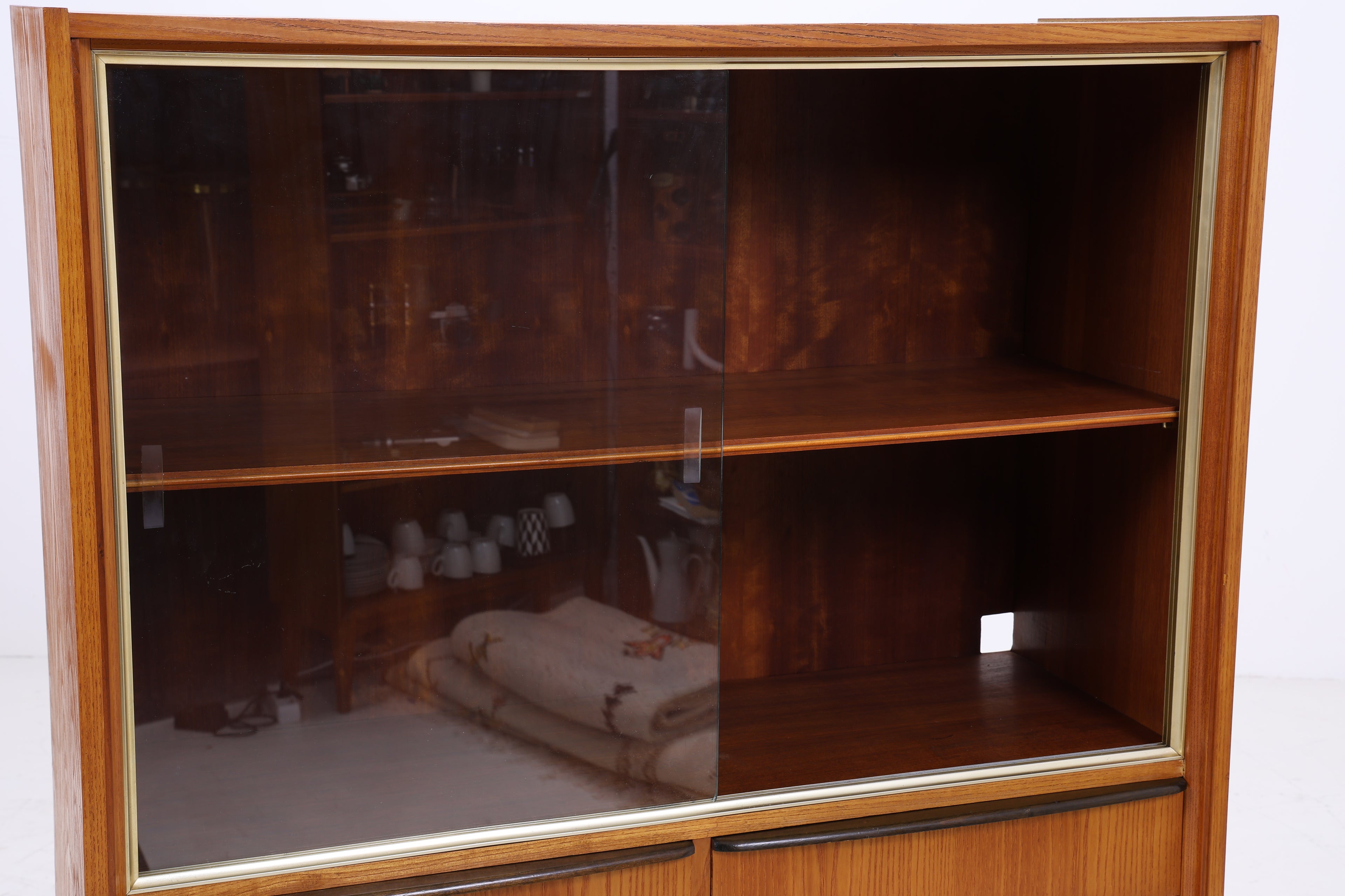 Vintage Vitrine | Mid Century | Glasschiebetüren | 60er Jahre
