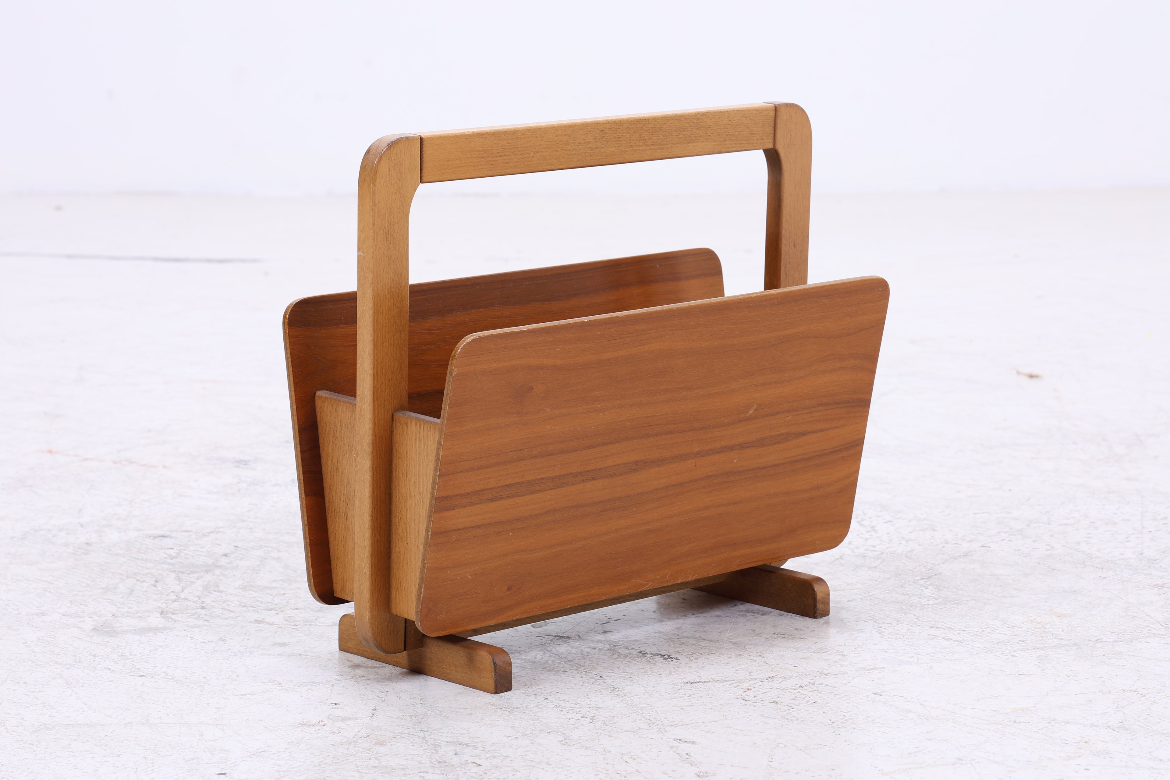 Vintage Nussbaum Zeitungsständer | Mid Century | 60er Jahre