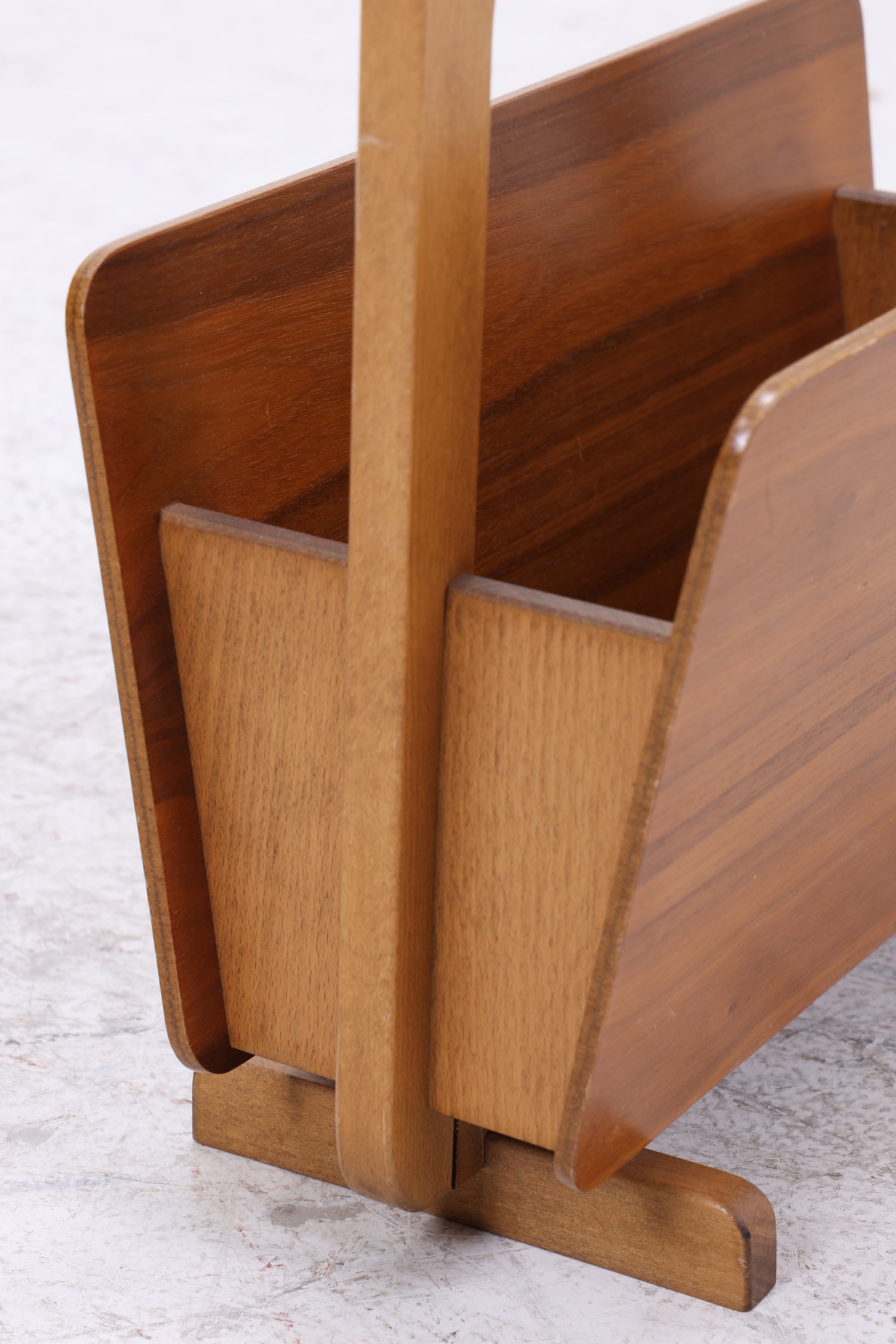 Vintage Nussbaum Zeitungsständer | Mid Century | 60er Jahre