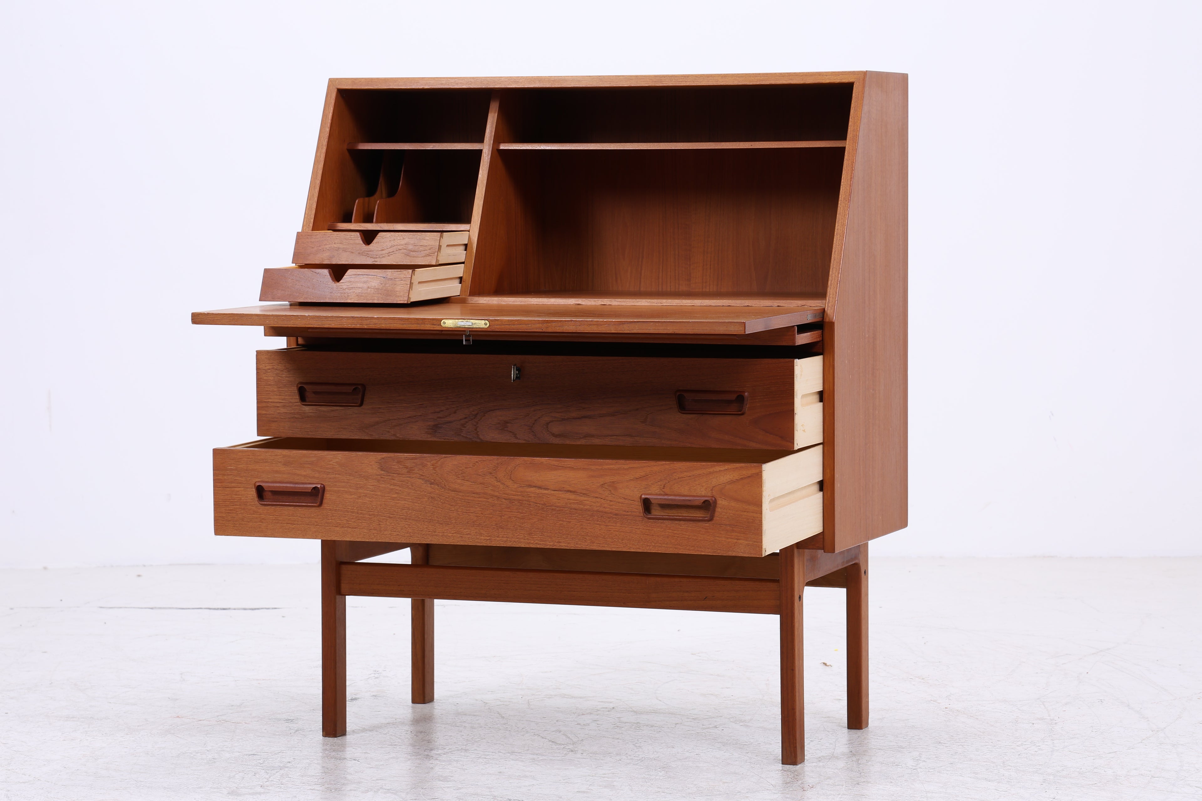 Arne Wahl Iversen Sekretär Modell 68 | Vintage Teak | Danish Design