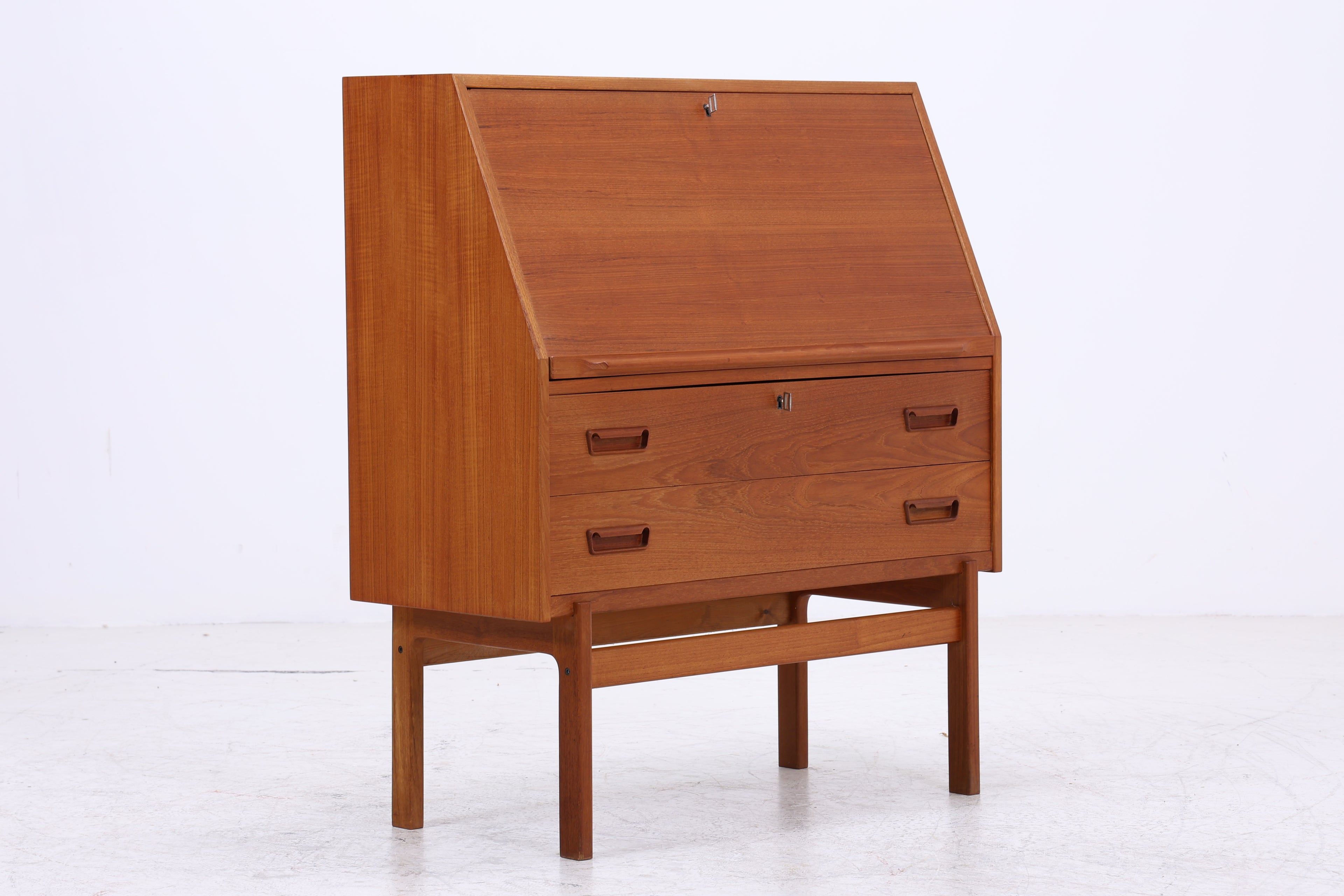 Arne Wahl Iversen Sekretär Modell 68 | Vintage Teak | Danish Design
