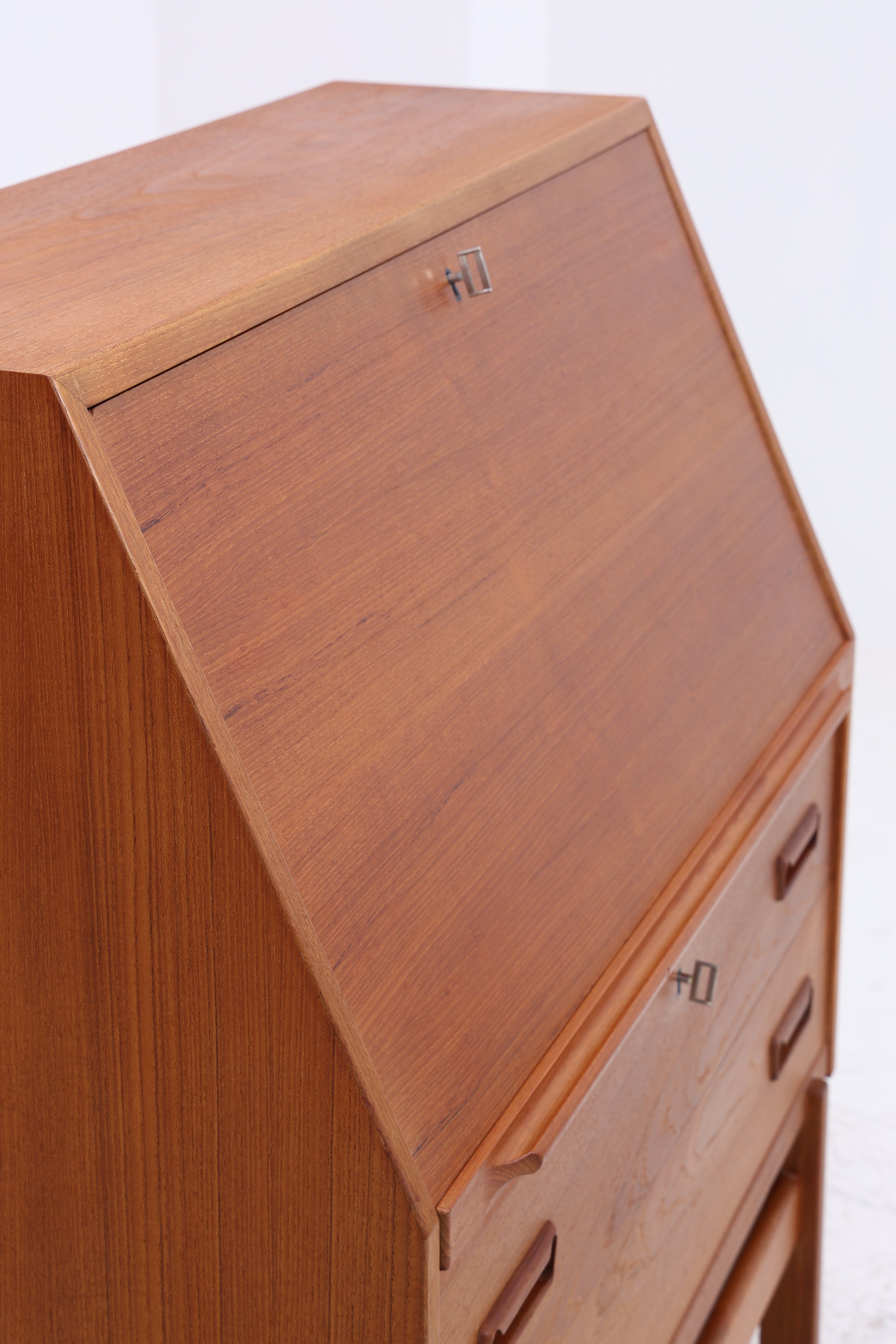 Arne Wahl Iversen Sekretär Modell 68 | Vintage Teak | Danish Design