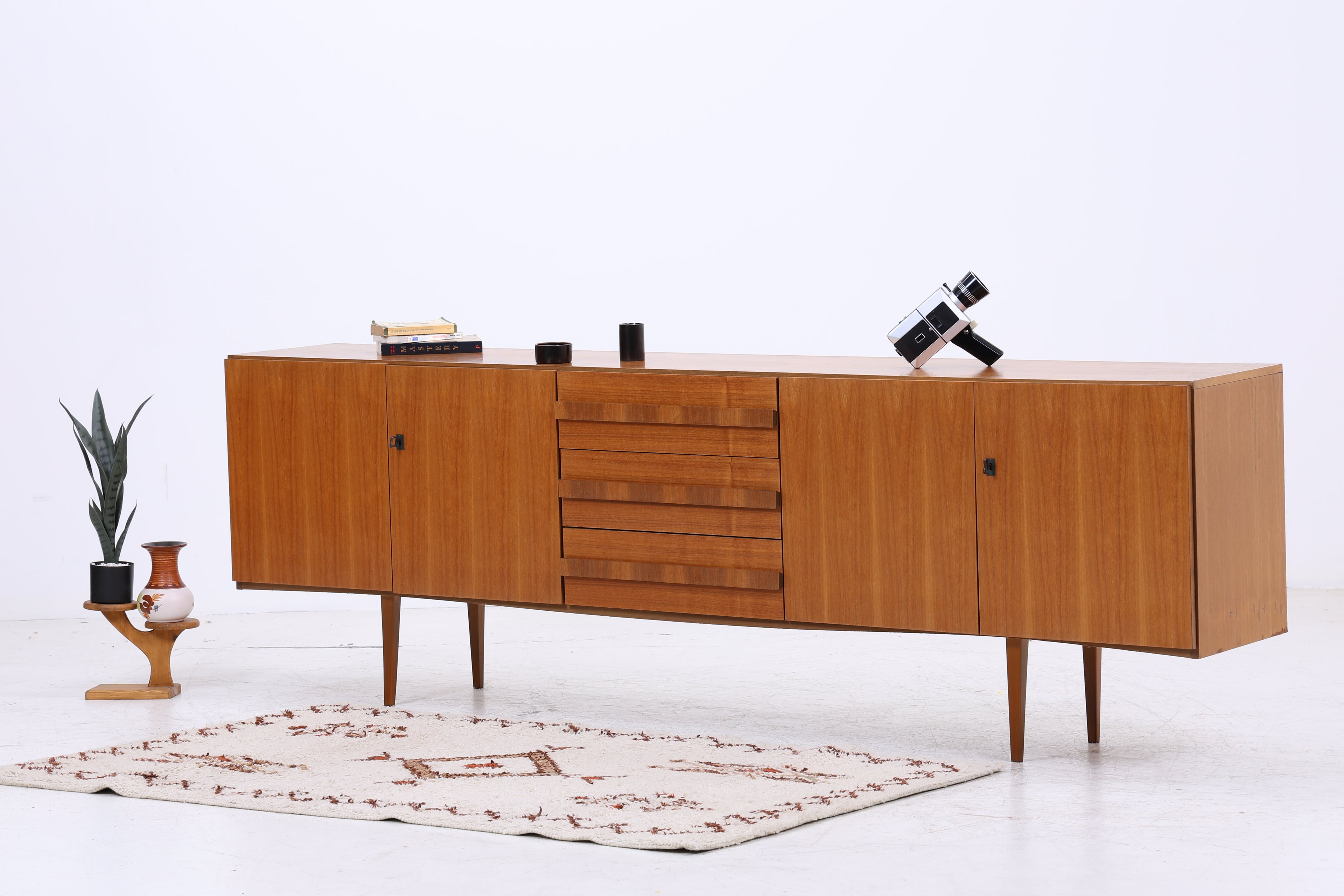 Vintage Nussbaum Sideboard | Mid Century Anrichte | 1960er Jahre