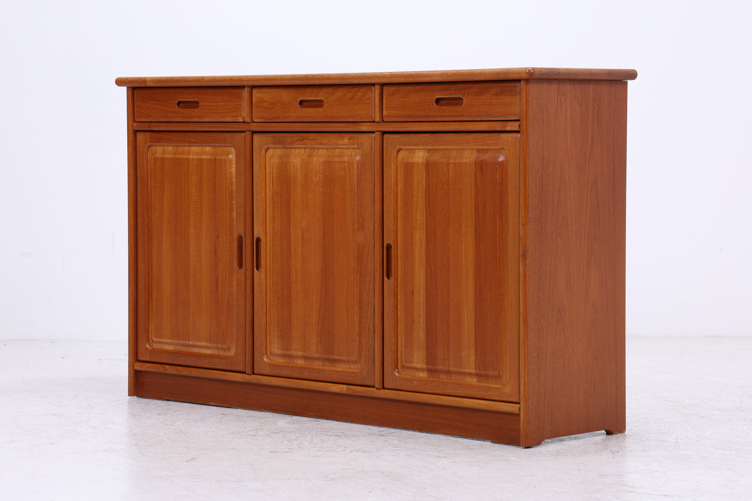 Dyrlund Teak Schrank | Vintage Highboard | Danish Design