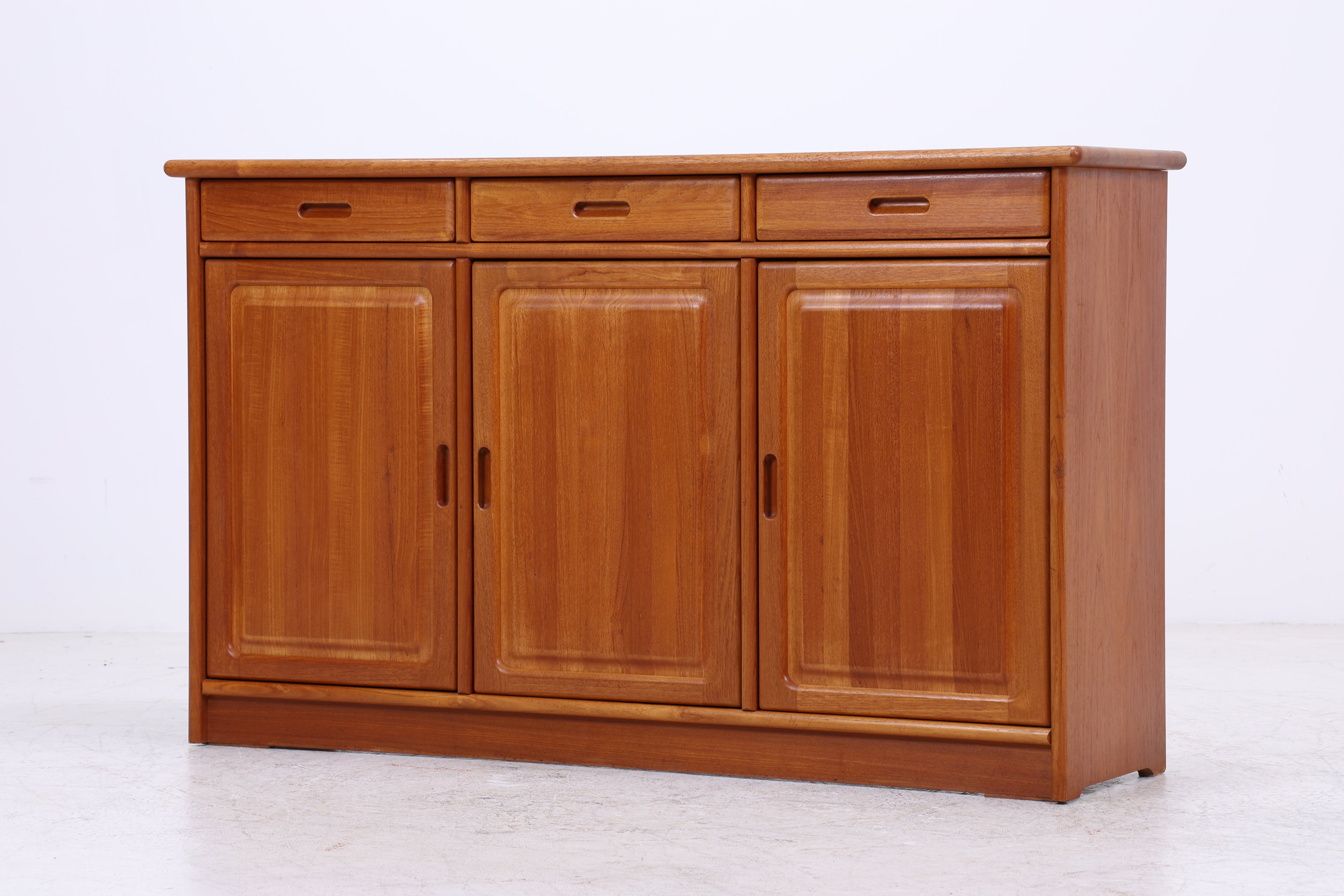 Dyrlund Teak Schrank | Vintage Highboard | Danish Design