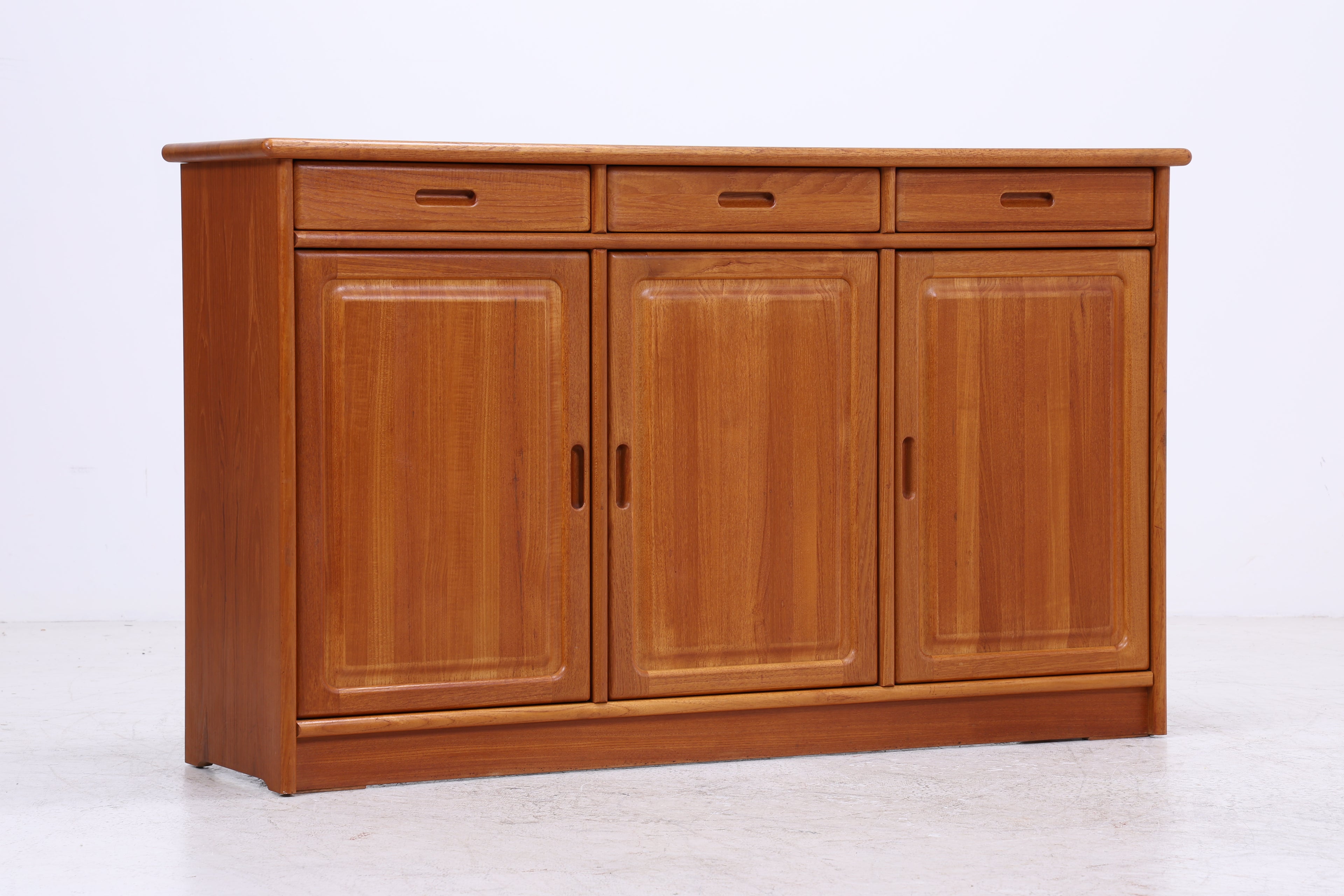 Dyrlund Teak Schrank | Vintage Highboard | Danish Design
