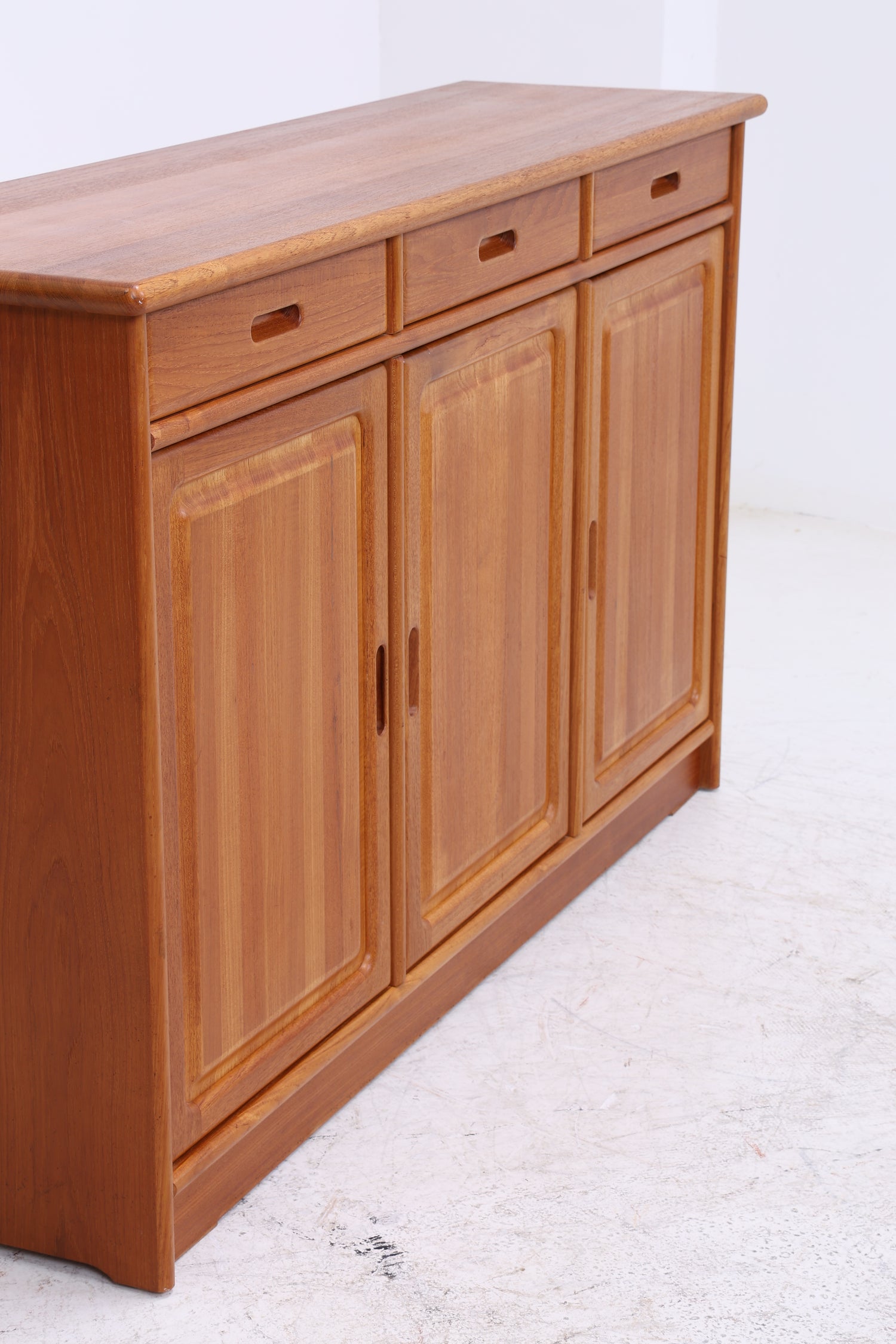 Dyrlund Teak Schrank | Vintage Highboard | Danish Design
