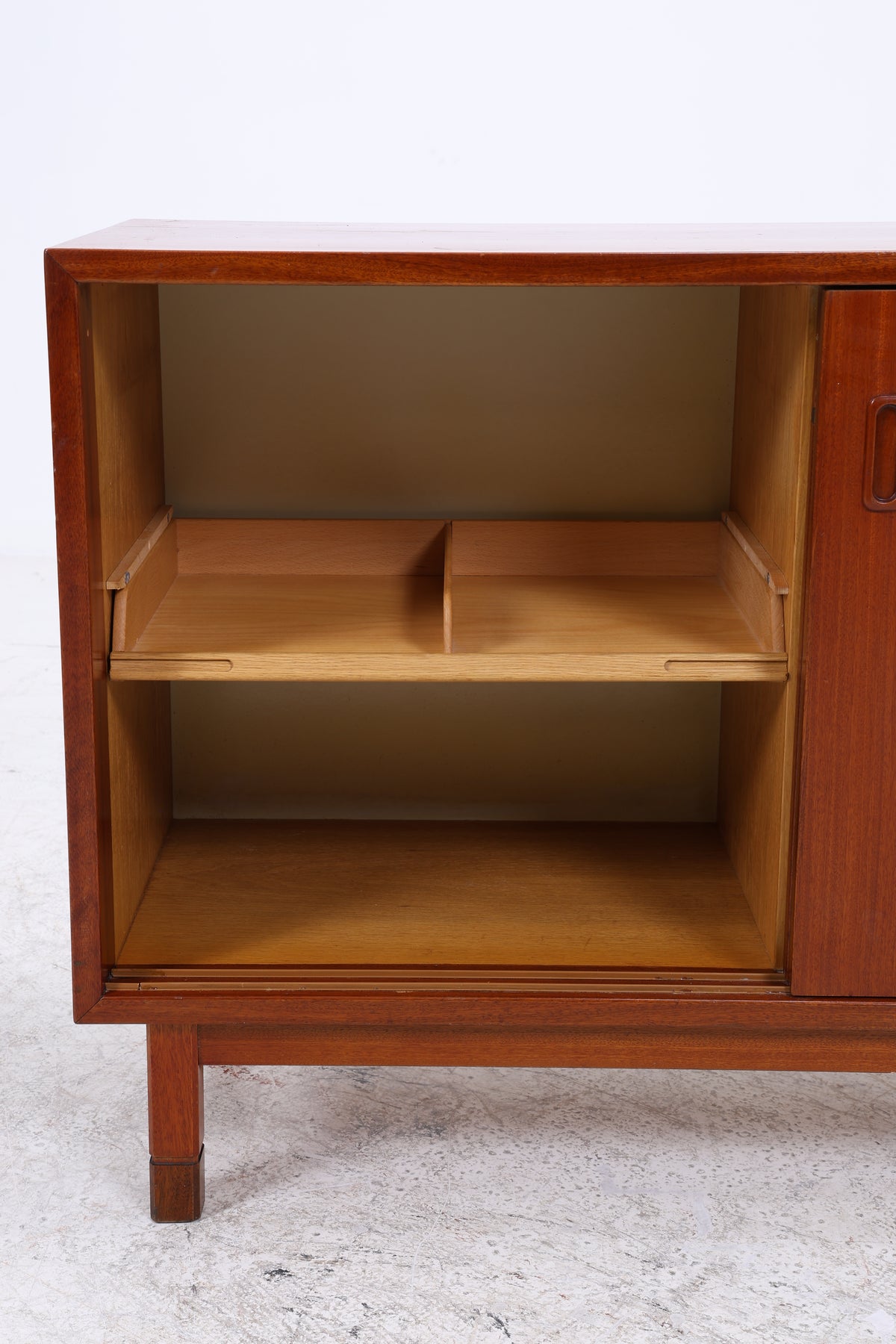 Vintage Mahagoni Kommode | 2 Schiebetüren | Mid Century