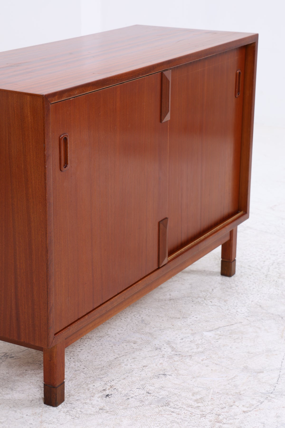 Vintage Mahagoni Kommode | 2 Schiebetüren | Mid Century