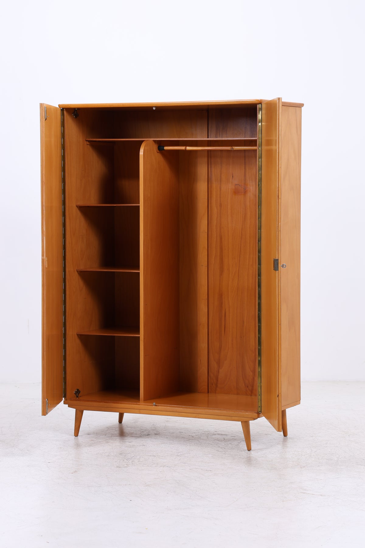 Vintage Kleiderschrank | 2 Türen | Mid Century | Garderobenschrank