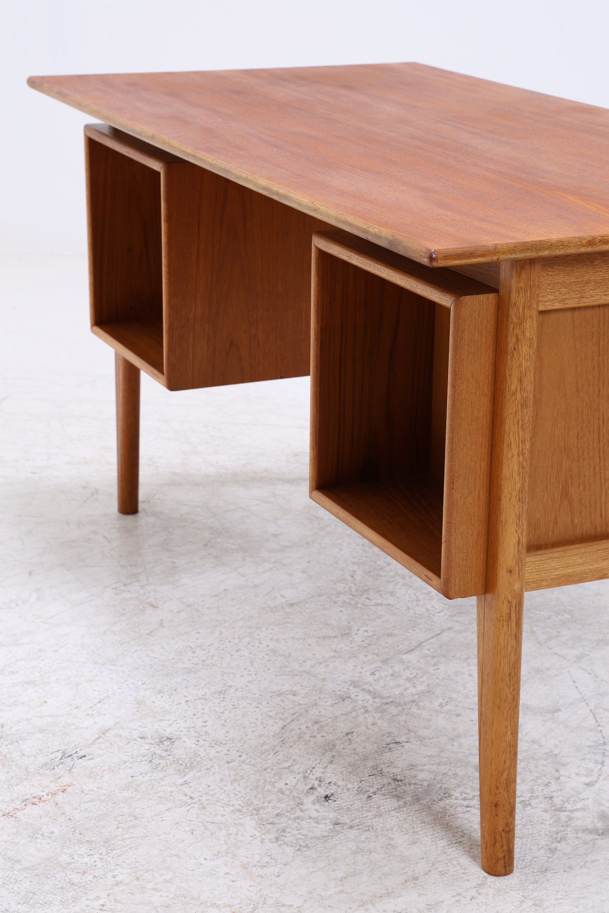 Vintage Teak Schreibtisch | 3 Schubladen | Mid Century