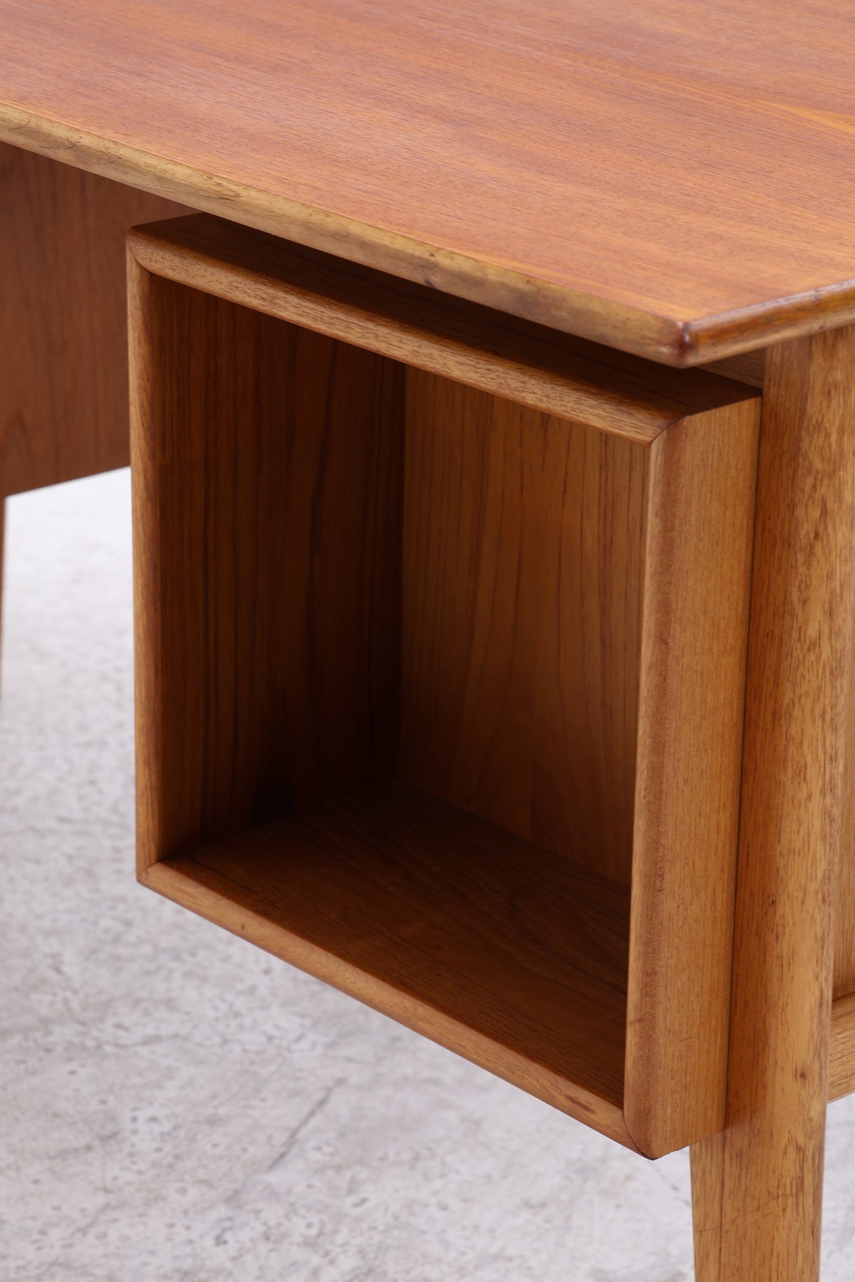 Vintage Teak Schreibtisch | 3 Schubladen | Mid Century