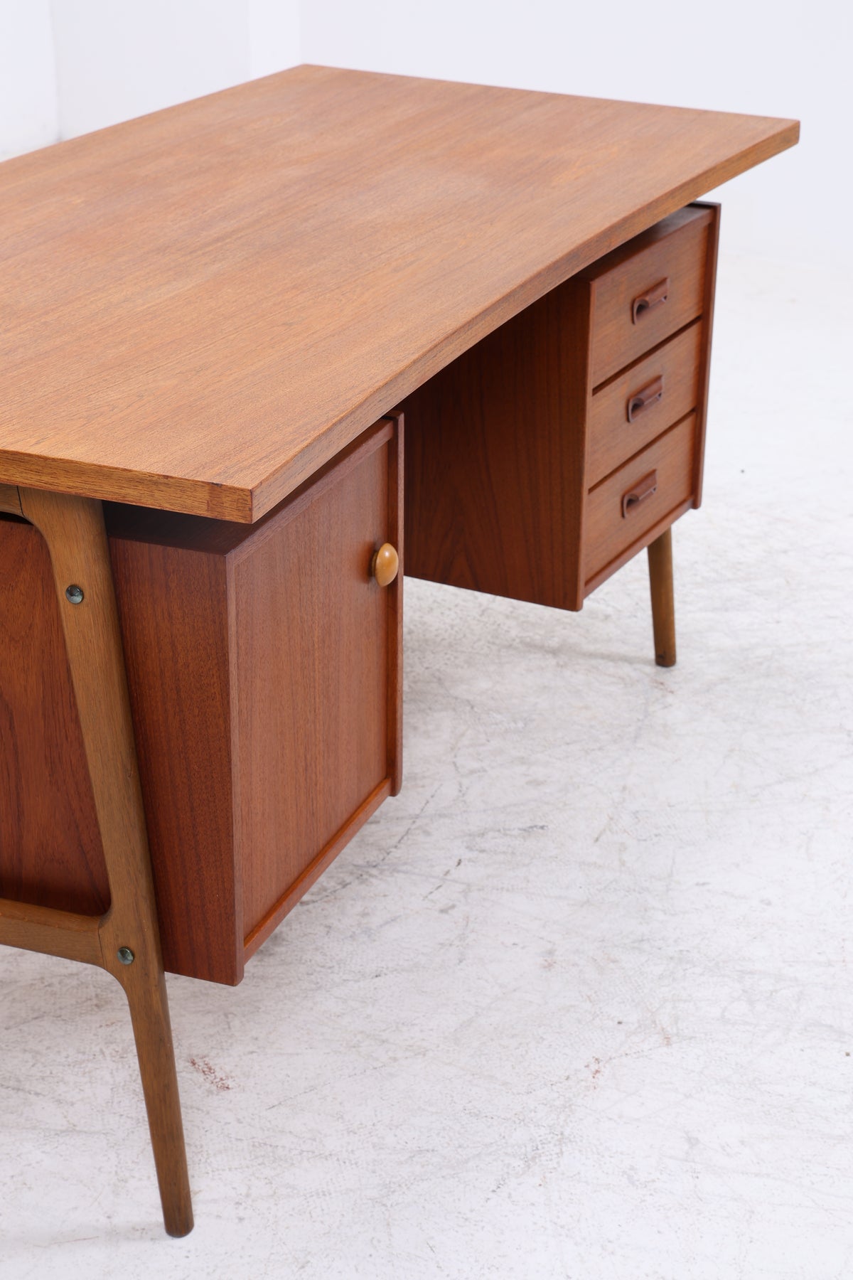 Vintage Teak Schreibtisch | Mid Century Design | Freistehend