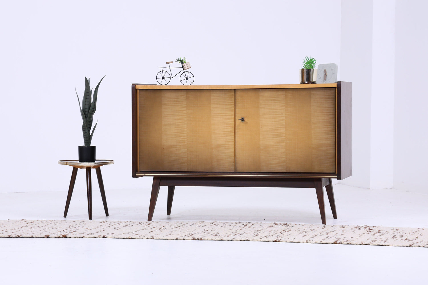 Zeitlose Hochglanz Kommode 60er Jahre | Mid Century Schrank Vintage Aufbewahrung Retro 70er Holz 2v2