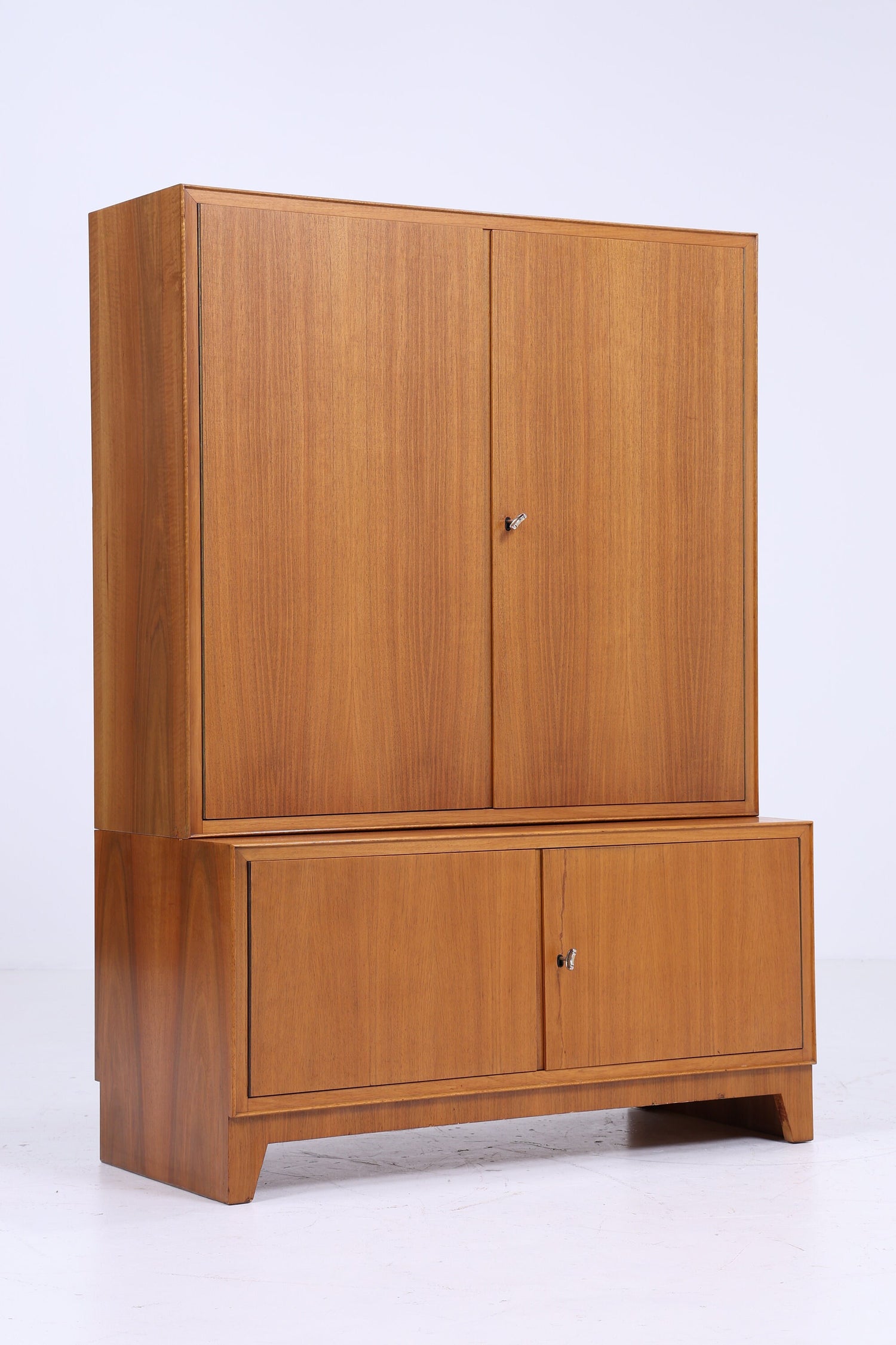 Nussbaum Schrank 60er Jahre | Mid Century Bücherschrank Vintage Fächerschrank Aufbewahrung Wäscheschrank Holz