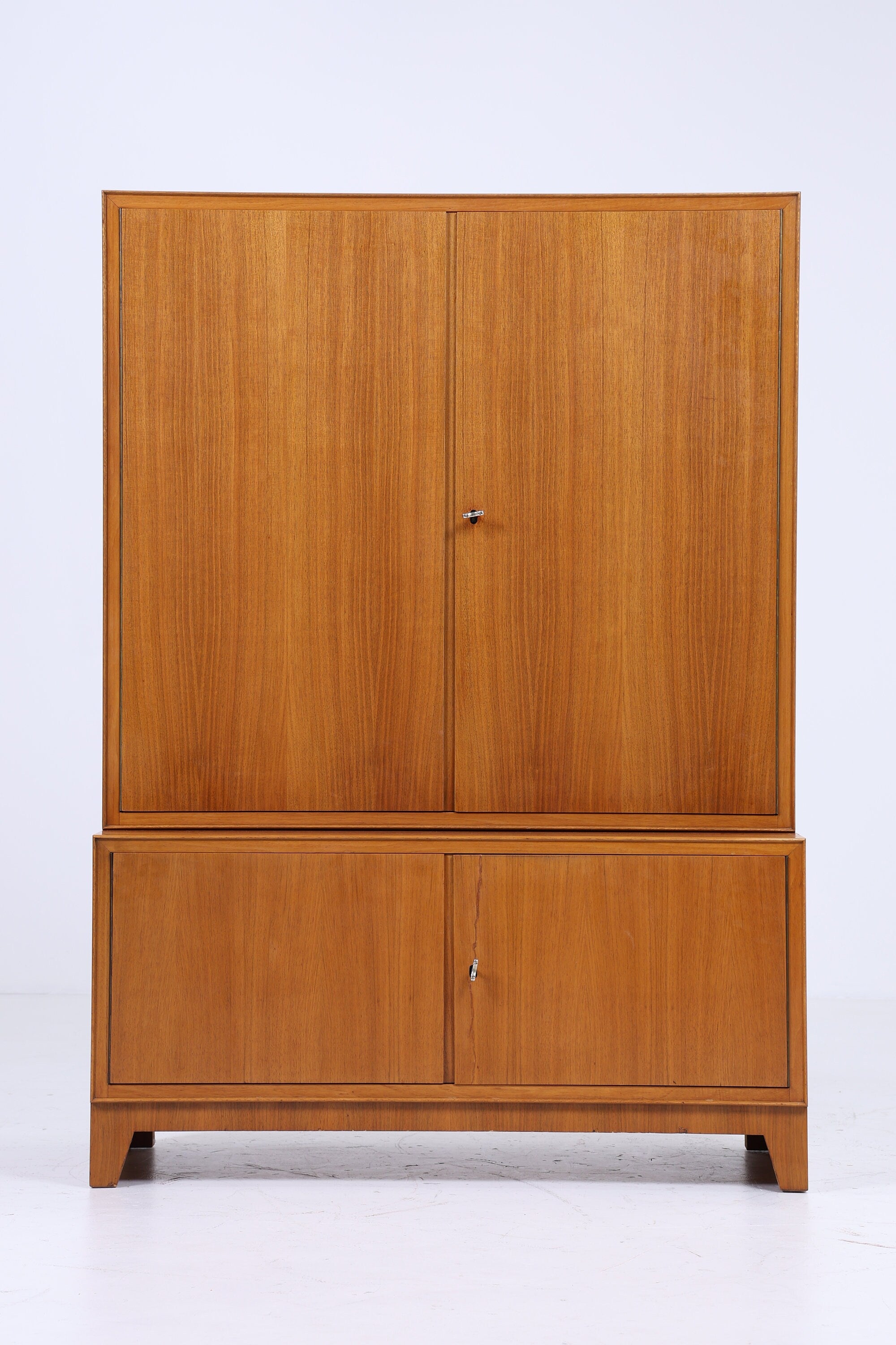 Nussbaum Schrank 60er Jahre | Mid Century Bücherschrank Vintage Fächerschrank Aufbewahrung Wäscheschrank Holz