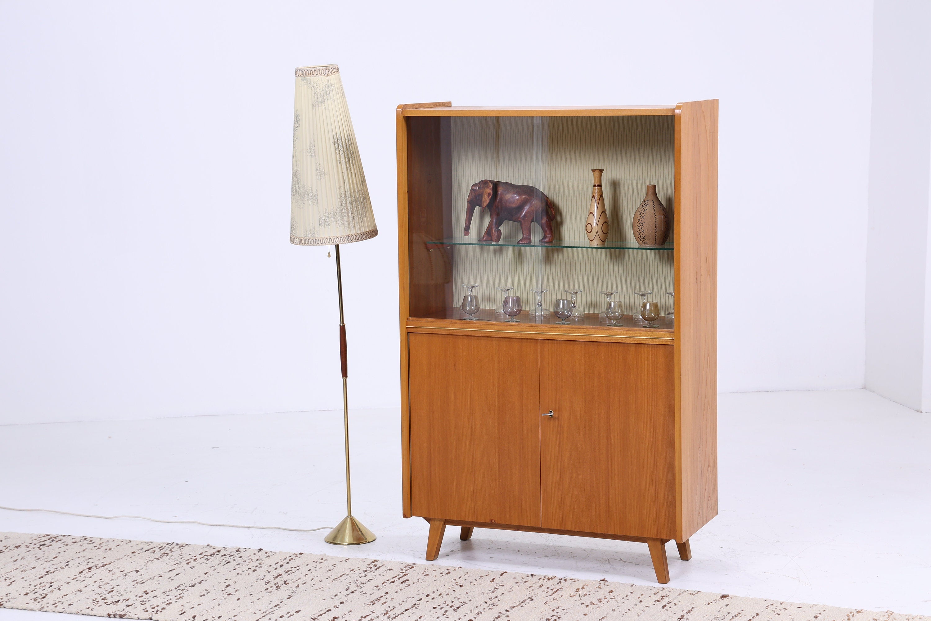 Klassische Vintage Glas Vitrine | Mid Century Bücherregal 60er Jahre |  Retro Schrank mit Glas Schiebetüren Holz Aufbewahrung