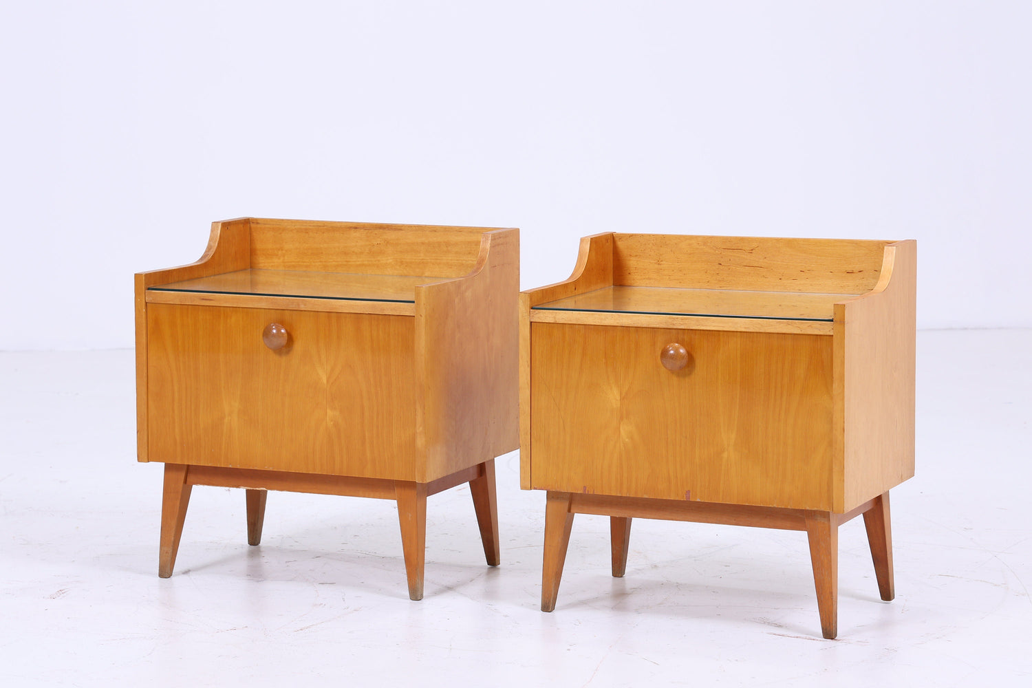 2 Vintage Nachttisch der 60er | Mid Century Mini Kommode mit Klappe und Glasablage Vintage | Stilvolle 70er Holz Aufbewahrung Schlafzimmer