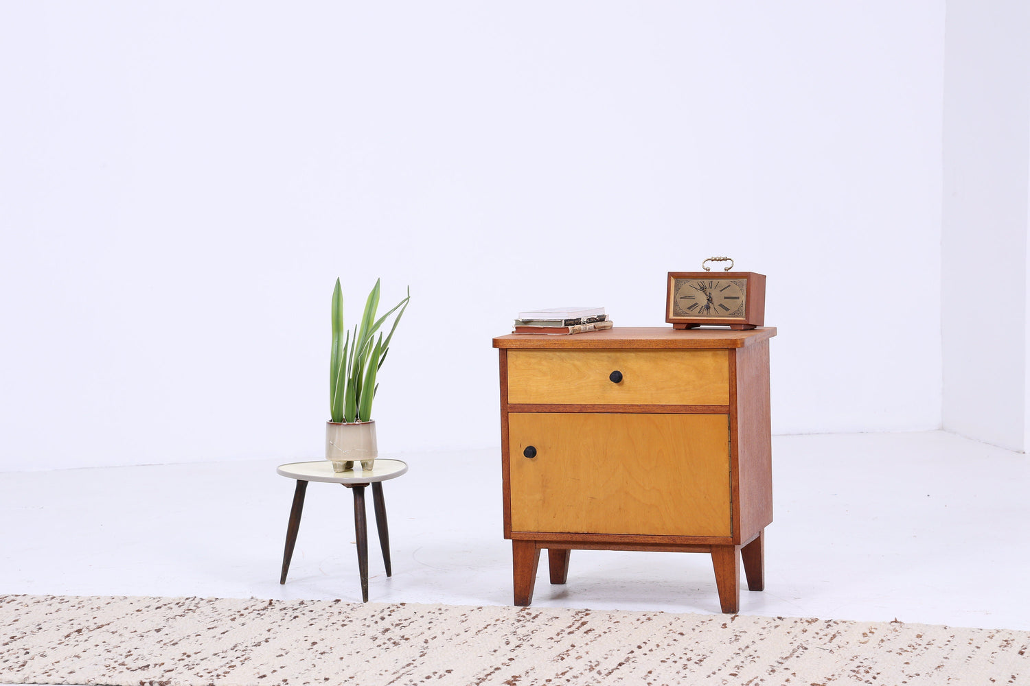 Vintage Nachttisch der 60er | Mid Century Mini Kommode mit Tür &amp; Schublade | 70er Holz Aufbewahrung Schlafzimmer Braun Beige