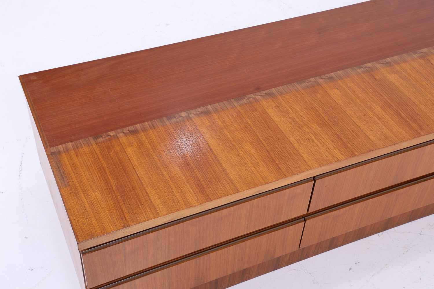 Vintage Lowboard aus Holz – Mid Century TV Schrank Nussbaum Aufbewahrung