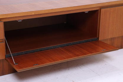 Vintage Lowboard aus Holz – Mid Century TV Schrank Nussbaum Aufbewahrung