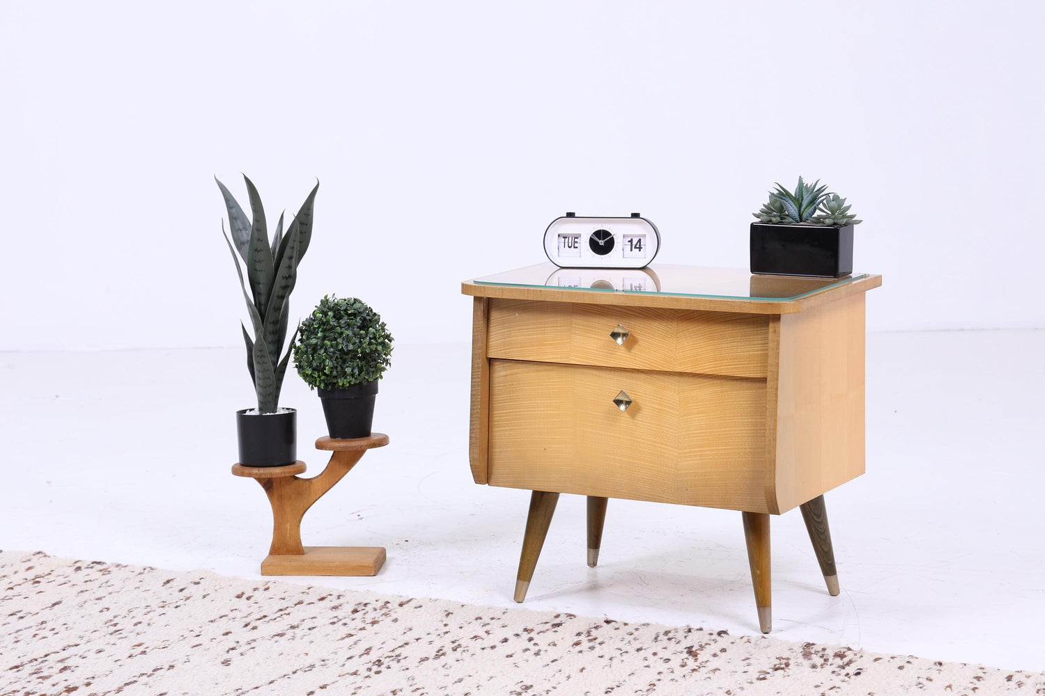 Vintage Nachttisch der 60er | Mid Century Mini Kommode mit Klappe &amp; Schublade | Stilvolle 70er Holz Aufbewahrung Schlafzimmer Beige 1v2