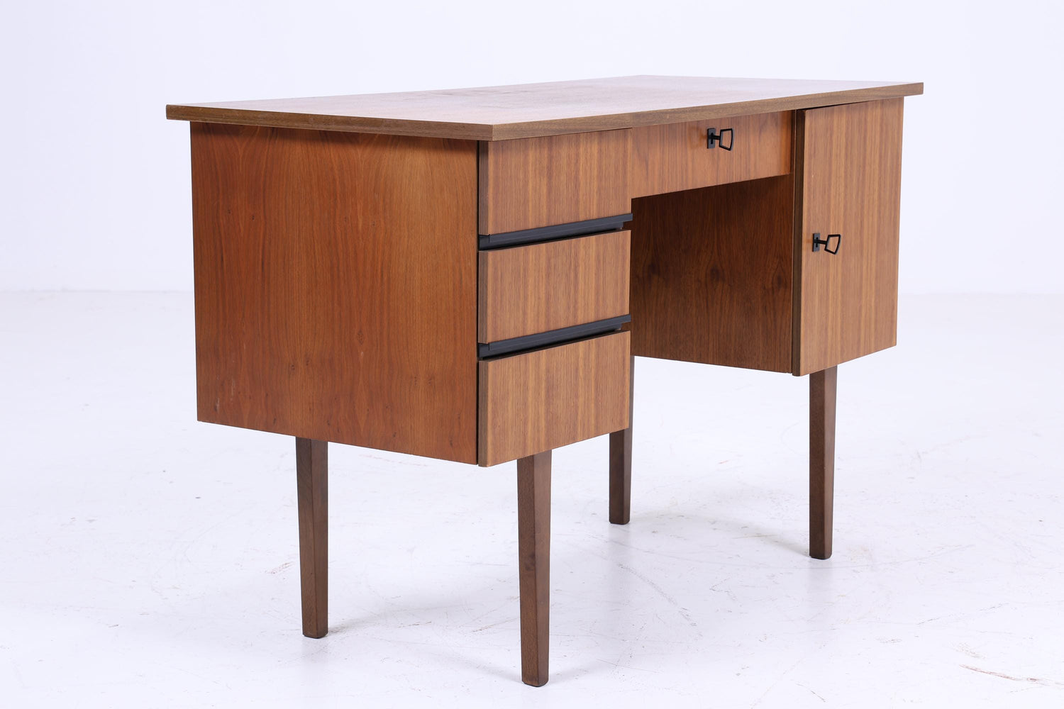 Dunkler Vintage Schreibtisch 60er Jahre | Mid Century Schultisch Arbeitstisch Bürotisch Tisch Retro Nussbaum Holz