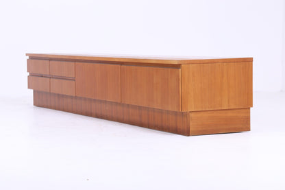 Vintage Lowboard aus Holz – Mid Century TV Schrank Nussbaum Aufbewahrung