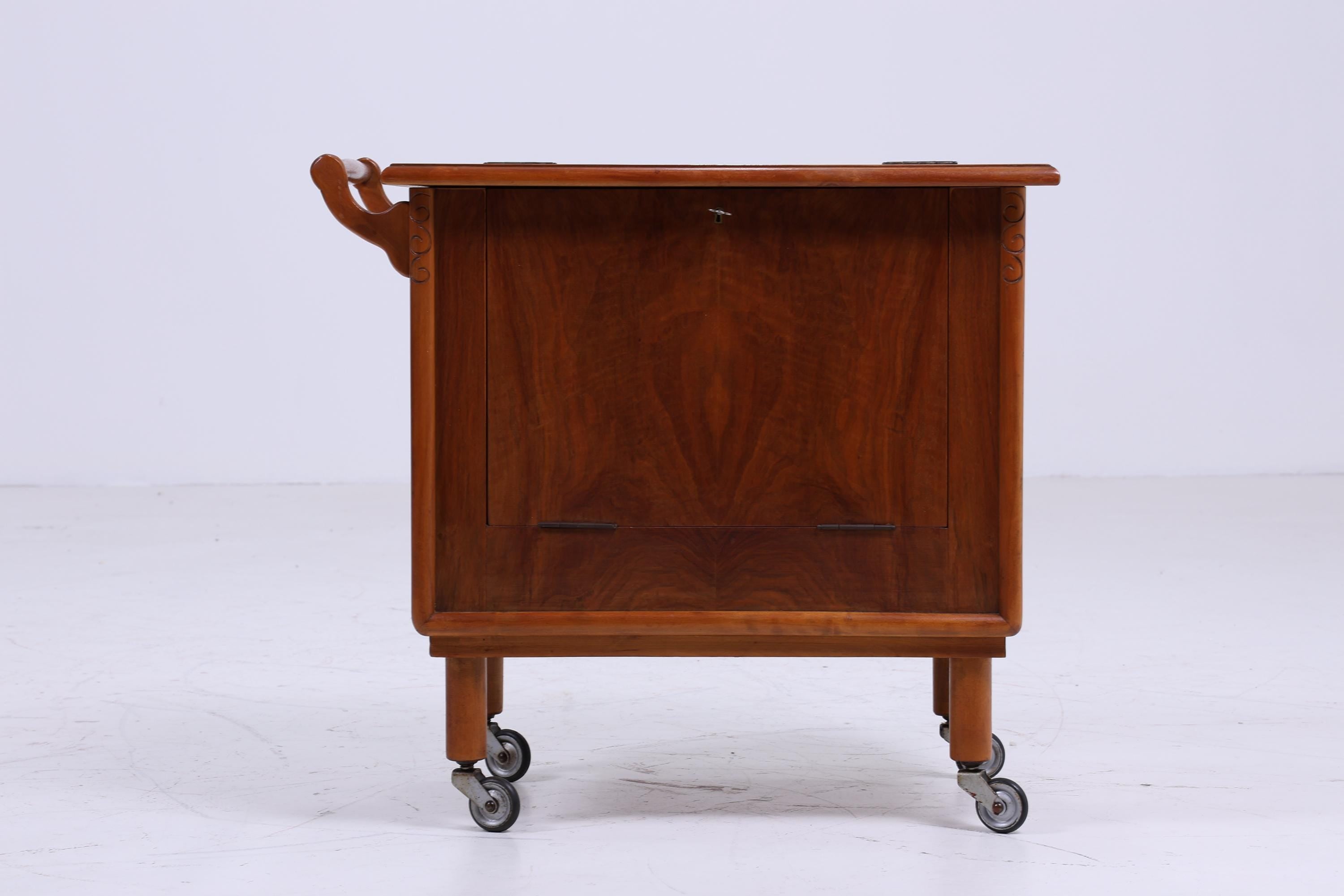 Vintage Mid-Century Modern Barwagen aus Teak - Serviermöbel mit einzigartiger Patina