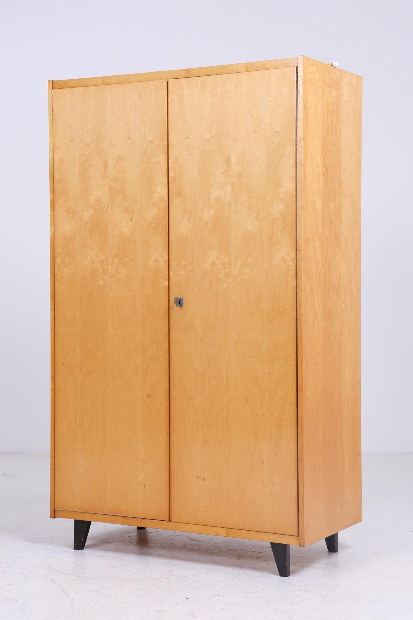 Heller Vintage Kleiderschrank | Mid Century Wäscheschrank | 60er Jahre Schrank | mit Kleiderstange &amp; Fächern 1|2