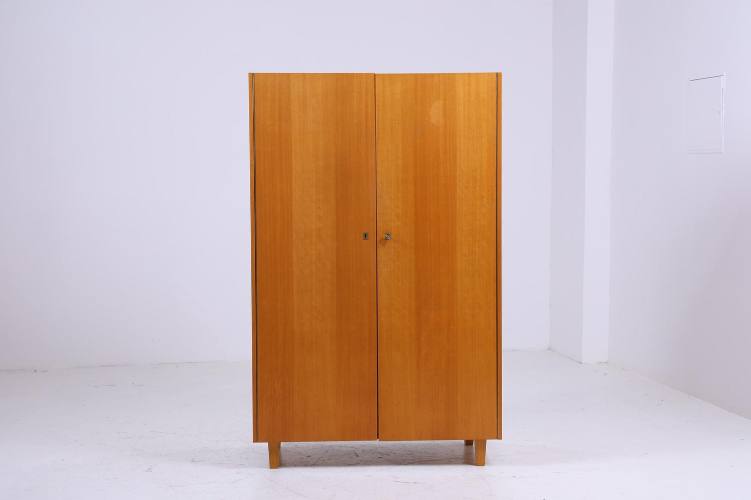 Vintage Kleiderschrank | Mid Century Wäscheschrank | 60er Jahre Schrank aus Buche | mit Kleiderstange &amp; Fächern