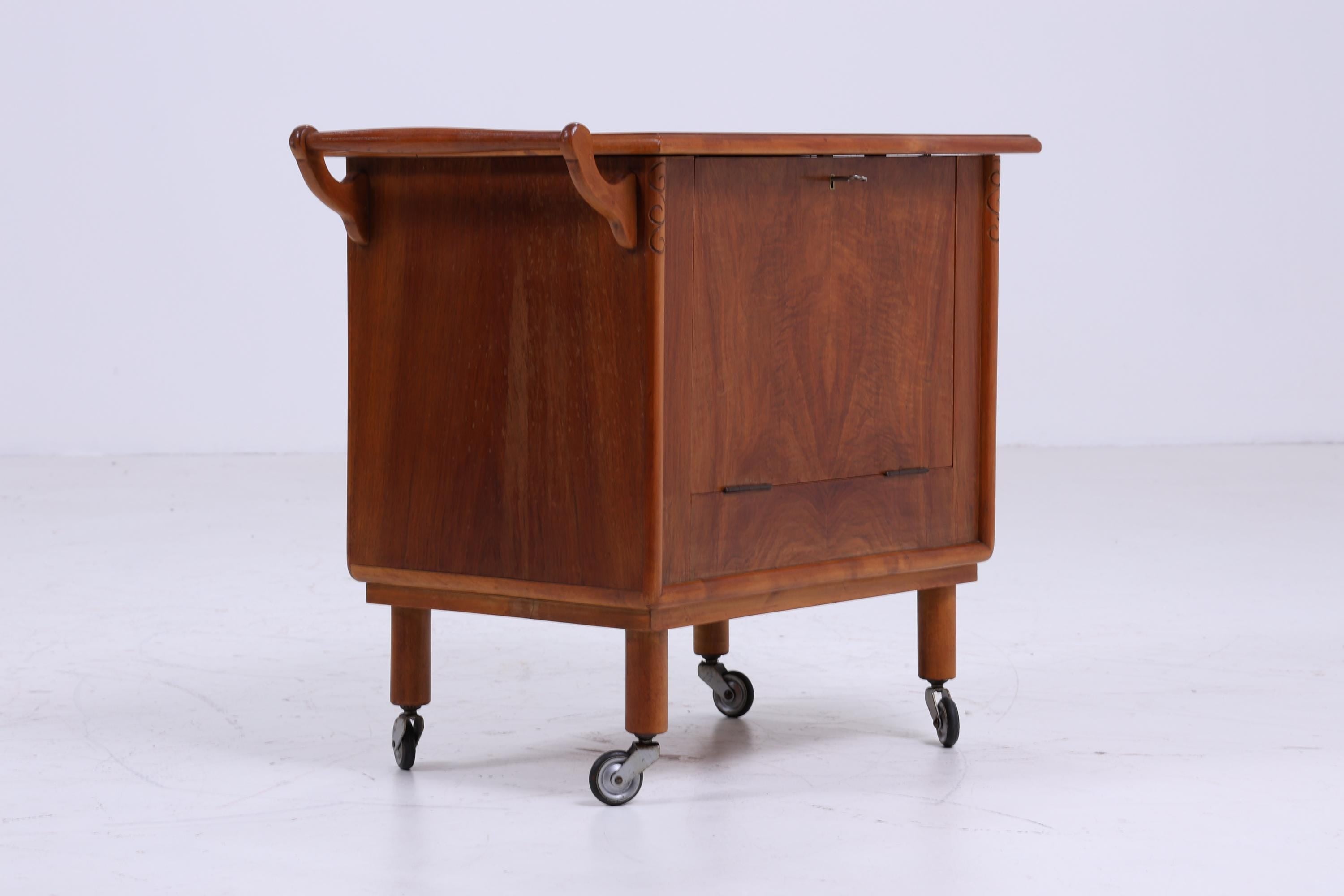 Vintage Mid-Century Modern Barwagen aus Teak - Serviermöbel mit einzigartiger Patina