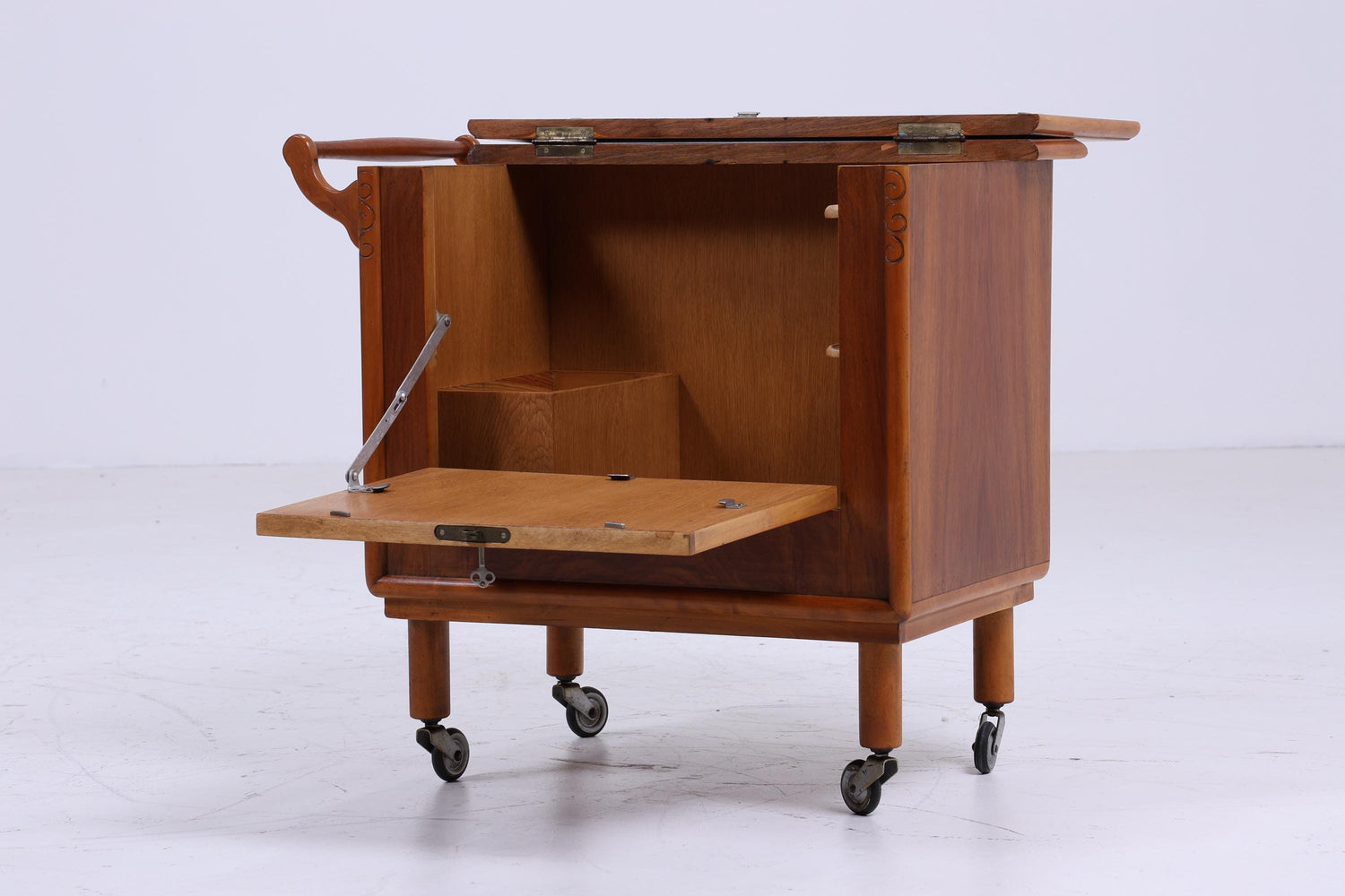 Vintage Mid-Century Modern Barwagen aus Teak - Serviermöbel mit einzigartiger Patina