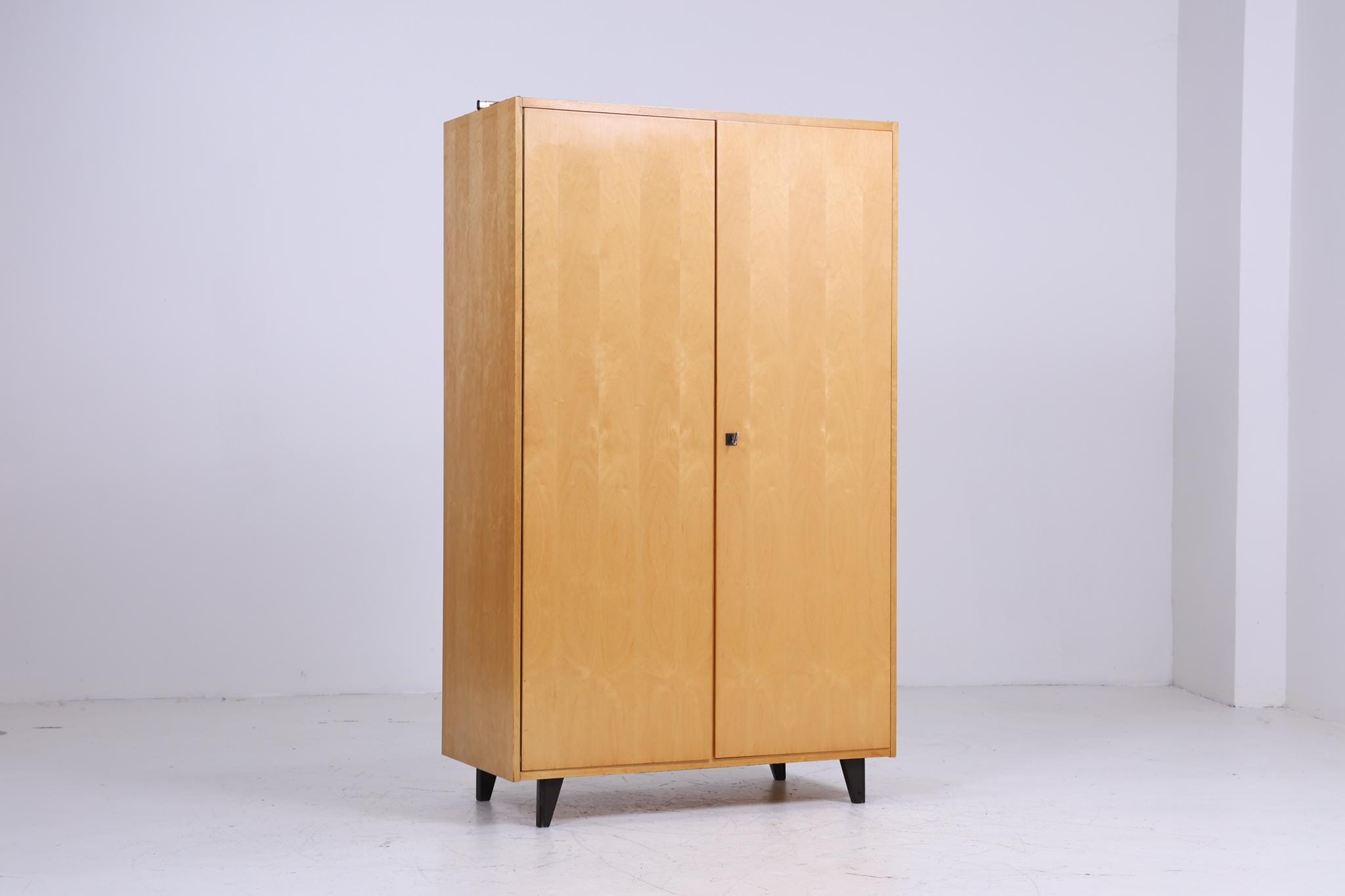 Heller Vintage Kleiderschrank | Mid Century Wäscheschrank | 60er Jahre Schrank | mit Kleiderstange &amp; Fächern 2|2