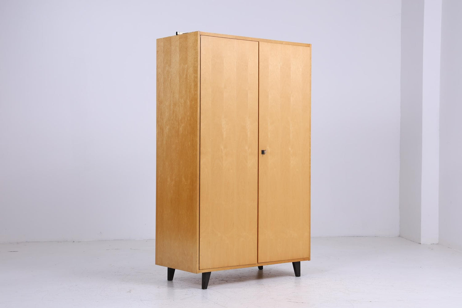 Heller Vintage Kleiderschrank | Mid Century Wäscheschrank | 60er Jahre Schrank | mit Kleiderstange &amp; Fächern 2|2