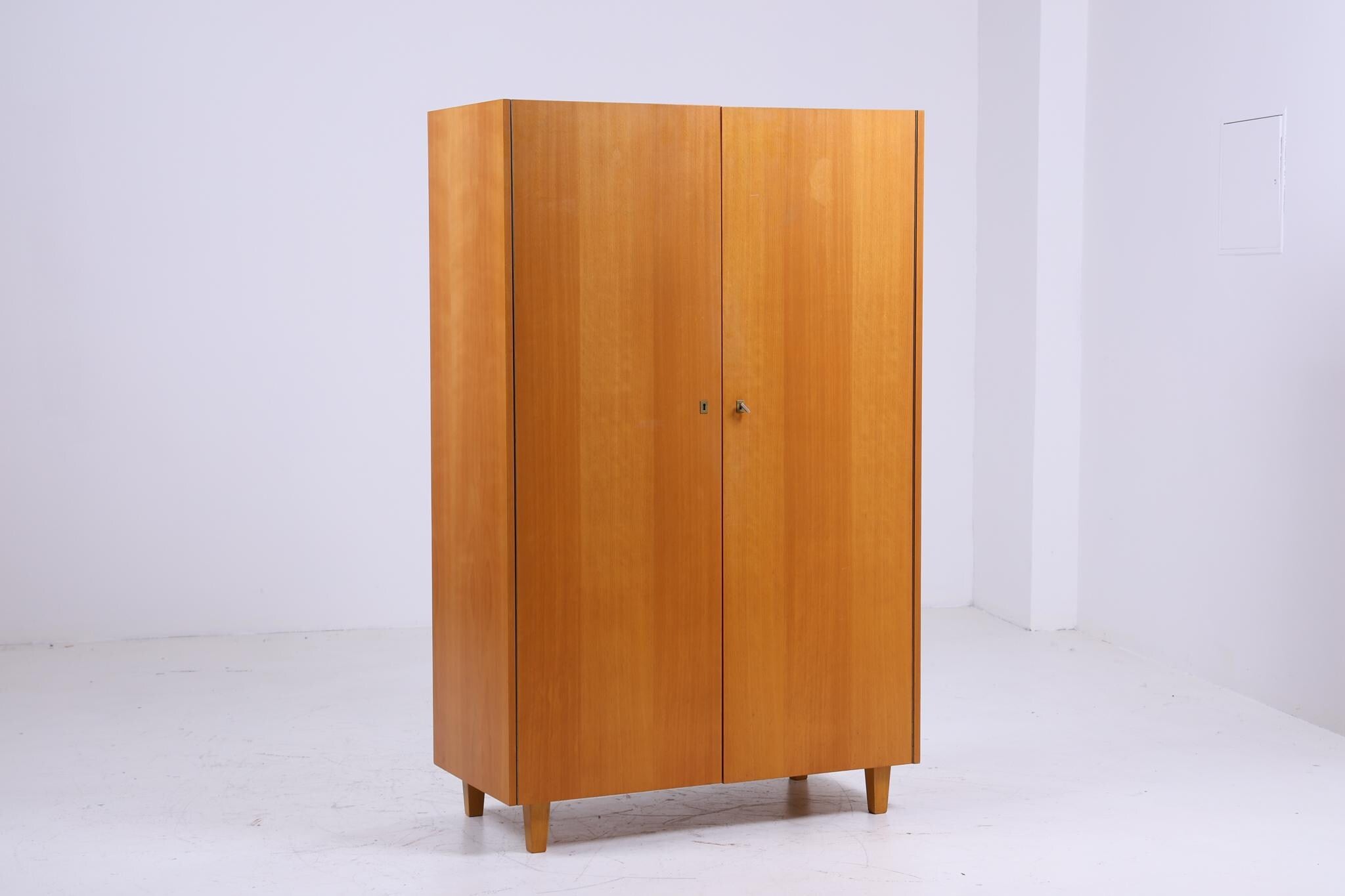 Vintage Kleiderschrank | Mid Century Wäscheschrank | 60er Jahre Schrank aus Buche | mit Kleiderstange &amp; Fächern