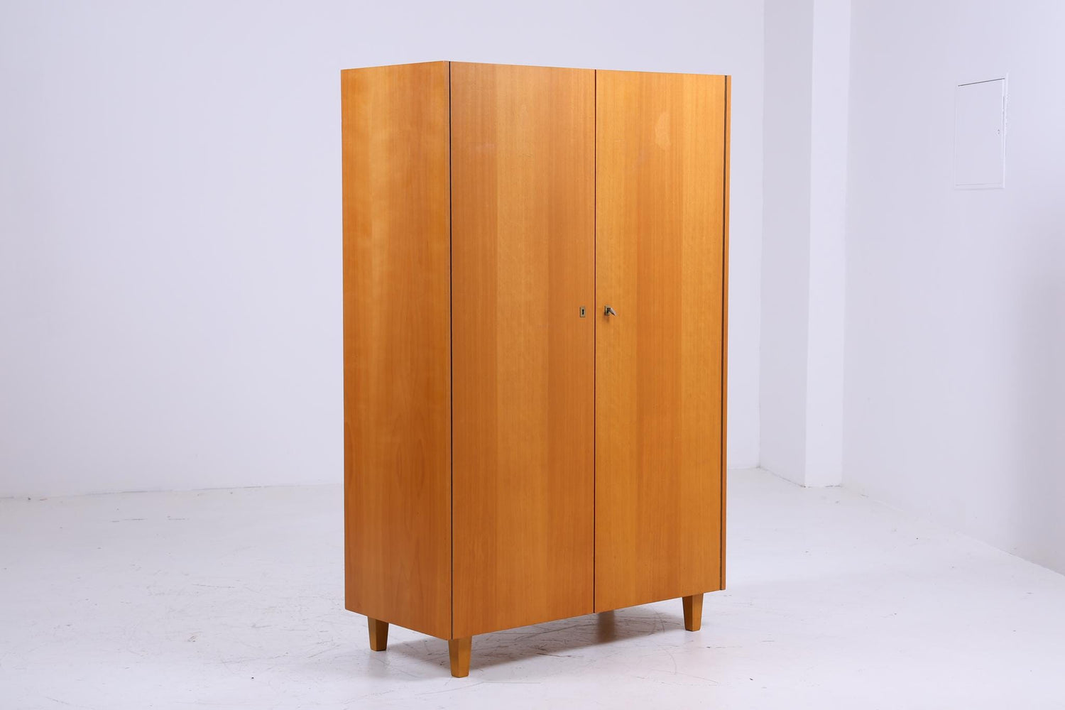 Vintage Kleiderschrank | Mid Century Wäscheschrank | 60er Jahre Schrank aus Buche | mit Kleiderstange &amp; Fächern