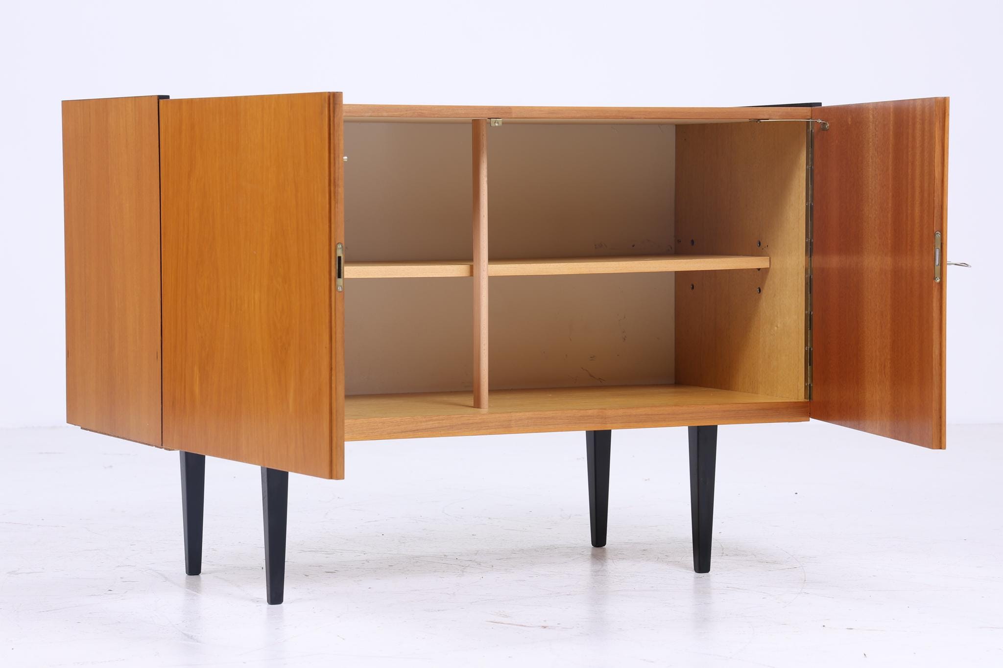 Wunderschöne Vintage Kommode 60er | Mid Century Schrank | Kleines Sideboard Retro Holz Aufbewahrung 1/2