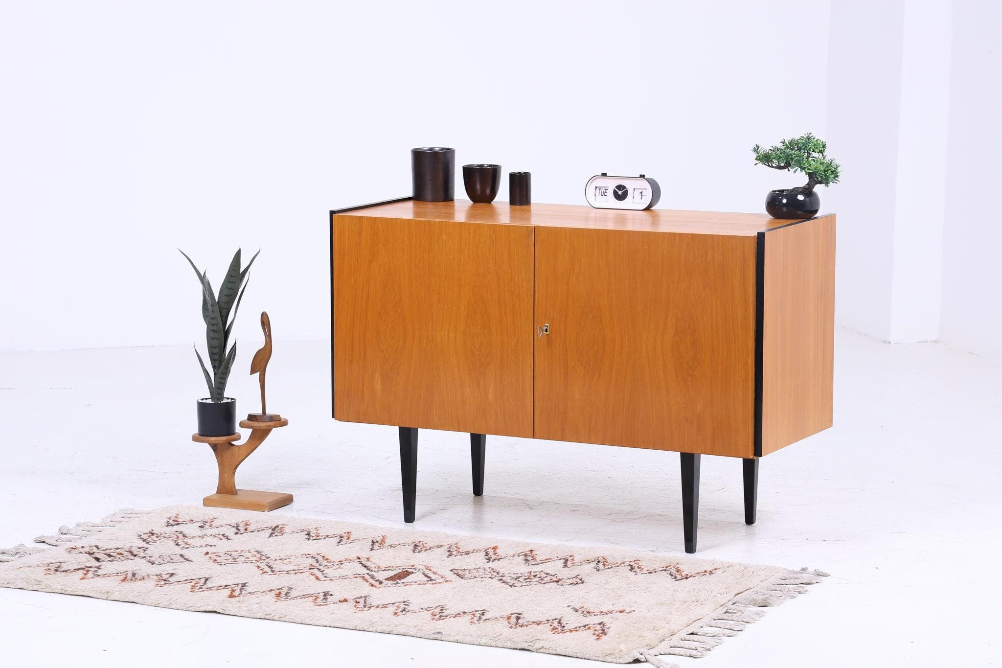 Wunderschöne Vintage Kommode 60er | Mid Century Schrank | Kleines Sideboard Retro Holz Aufbewahrung 1/2