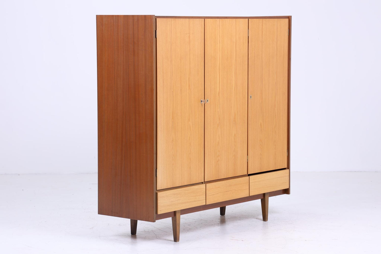 Vintage Kleiderschrank mit 3 Türen | Mid Century Schrank 60er Jahre Wäscheschrank Holz Retro Aufbewahrung