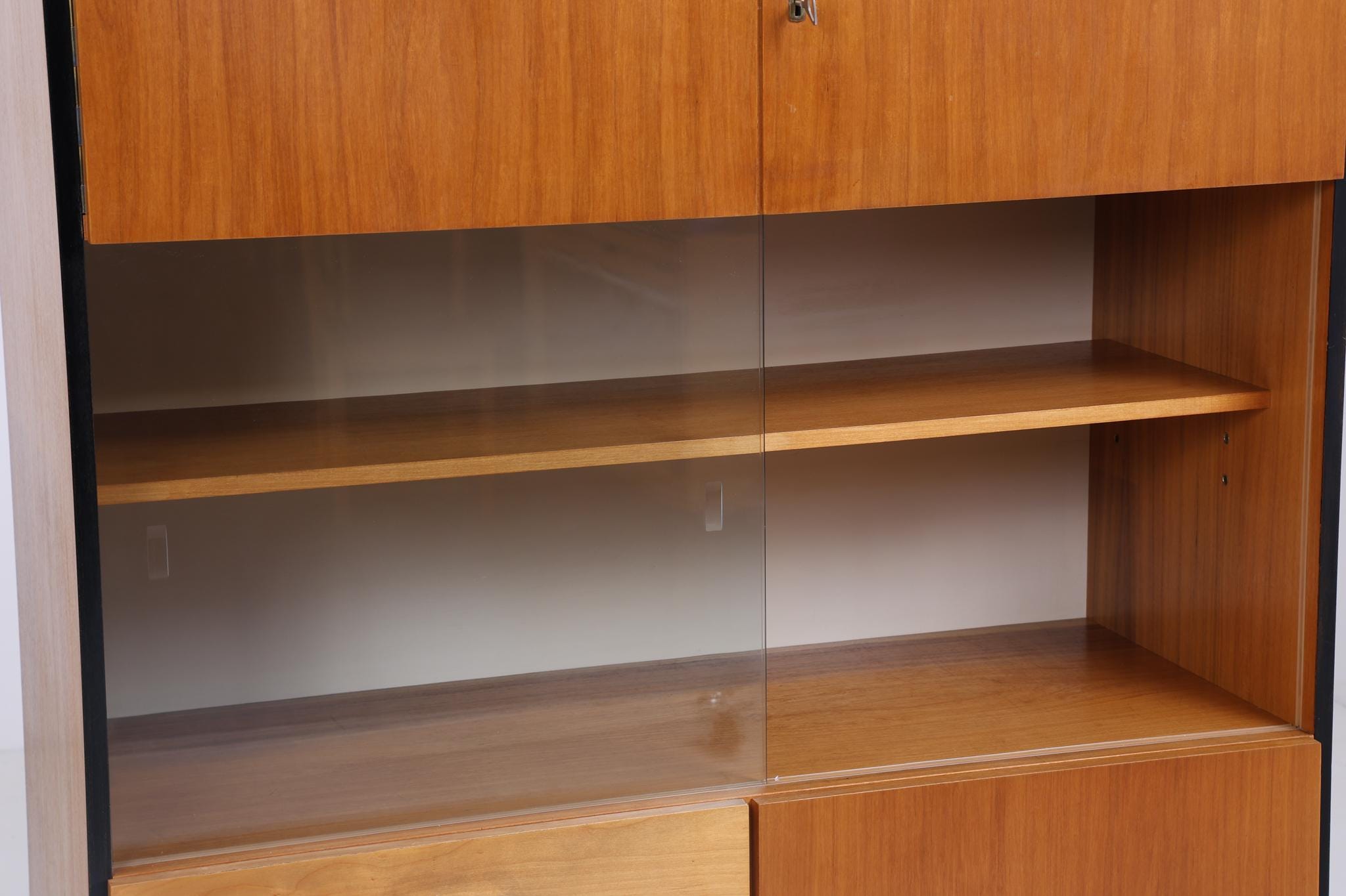 Hohe Vintage Vitrine aus den 60ern | Antike Glas Vitrine Schubladen Schrank Bücherregal Holz Aufbewahrung