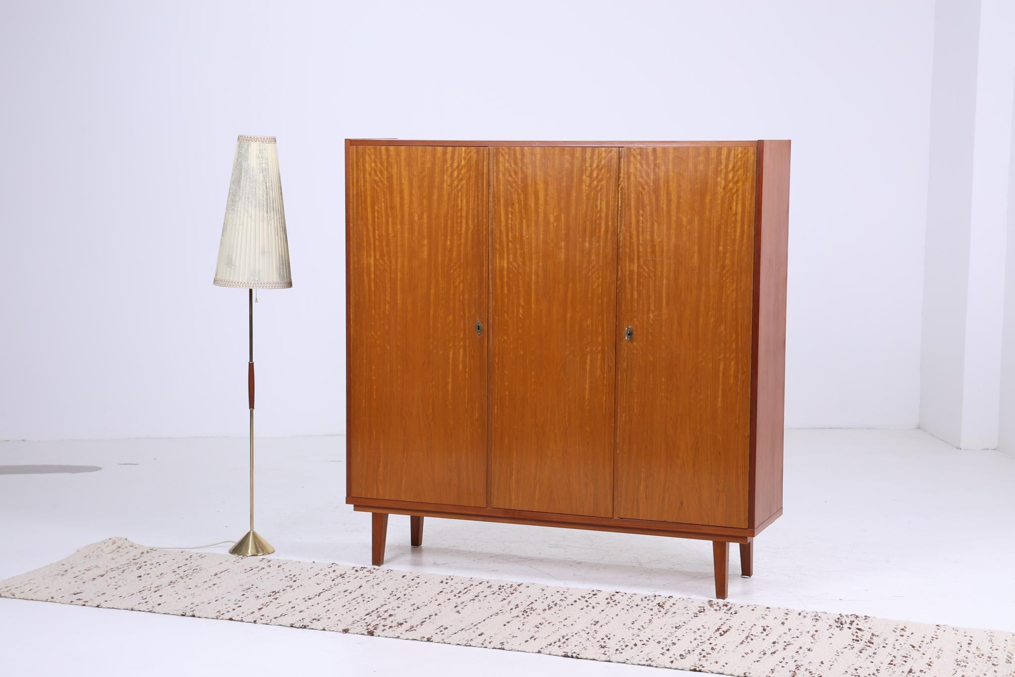 Wunderschöner Vintage Kleiderschrank| Mid Century Schrank 60er Jahre Wäscheschrank mit 3 Türen